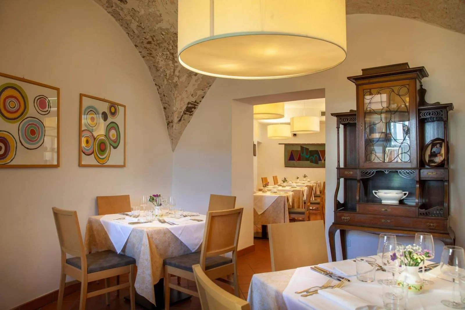 Restaurant/places to eat in Hotel Romanda
