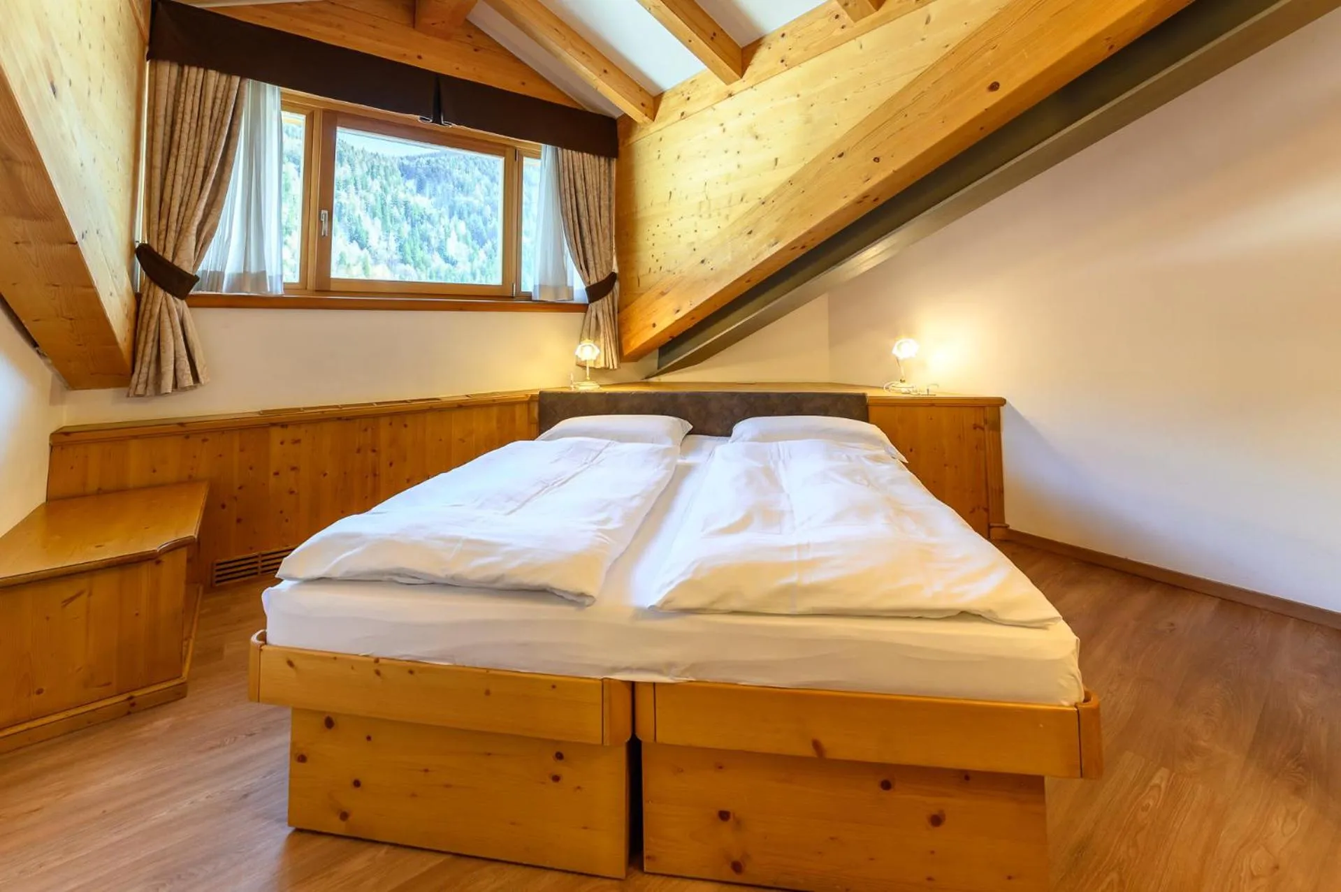 Bedroom, Bed in Hotel Crozzon