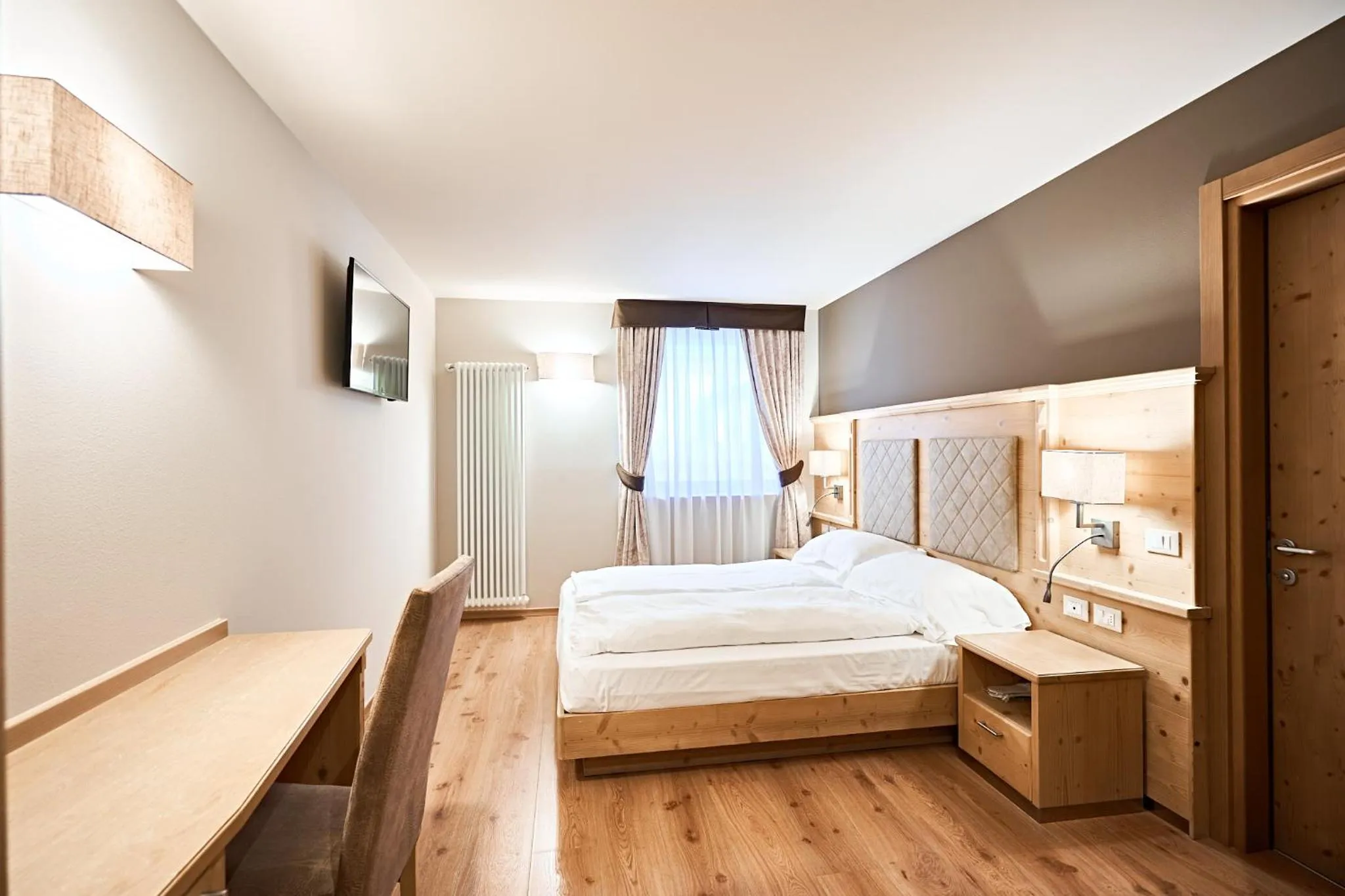 Bedroom, Bed in Hotel Crozzon