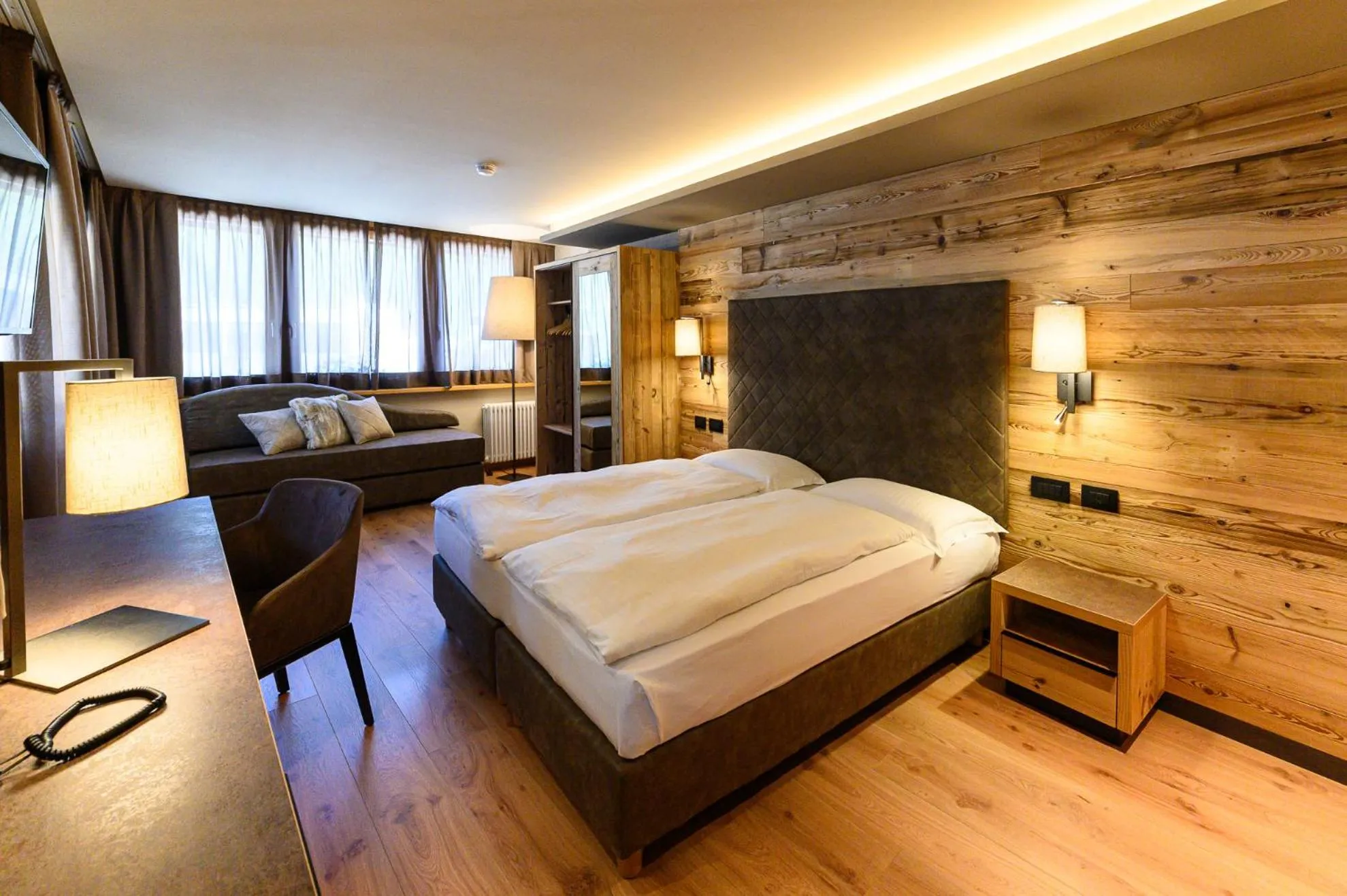 Bedroom, Bed in Hotel Crozzon