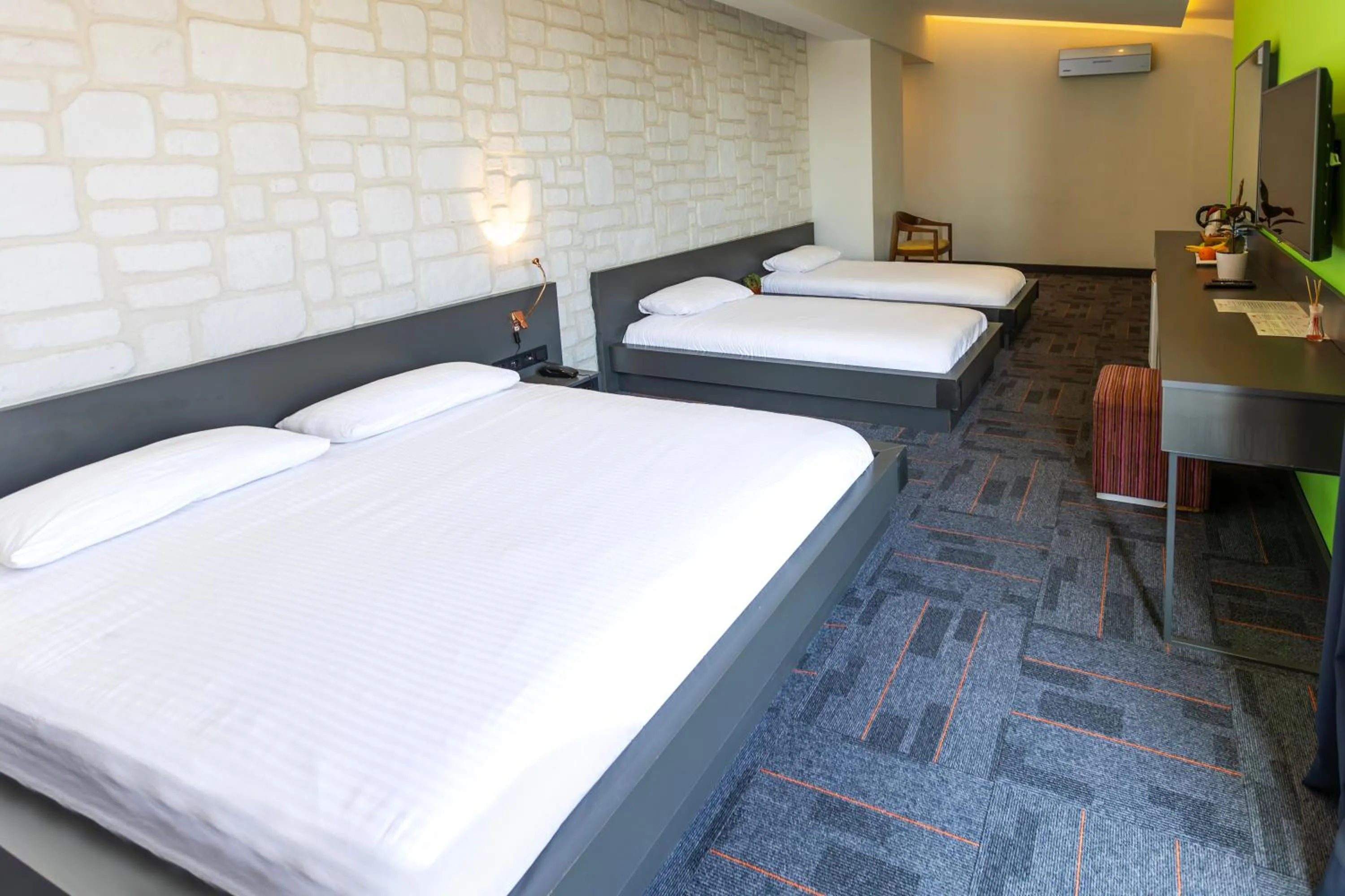 Photo of the whole room, Bed in Mene City Hotel