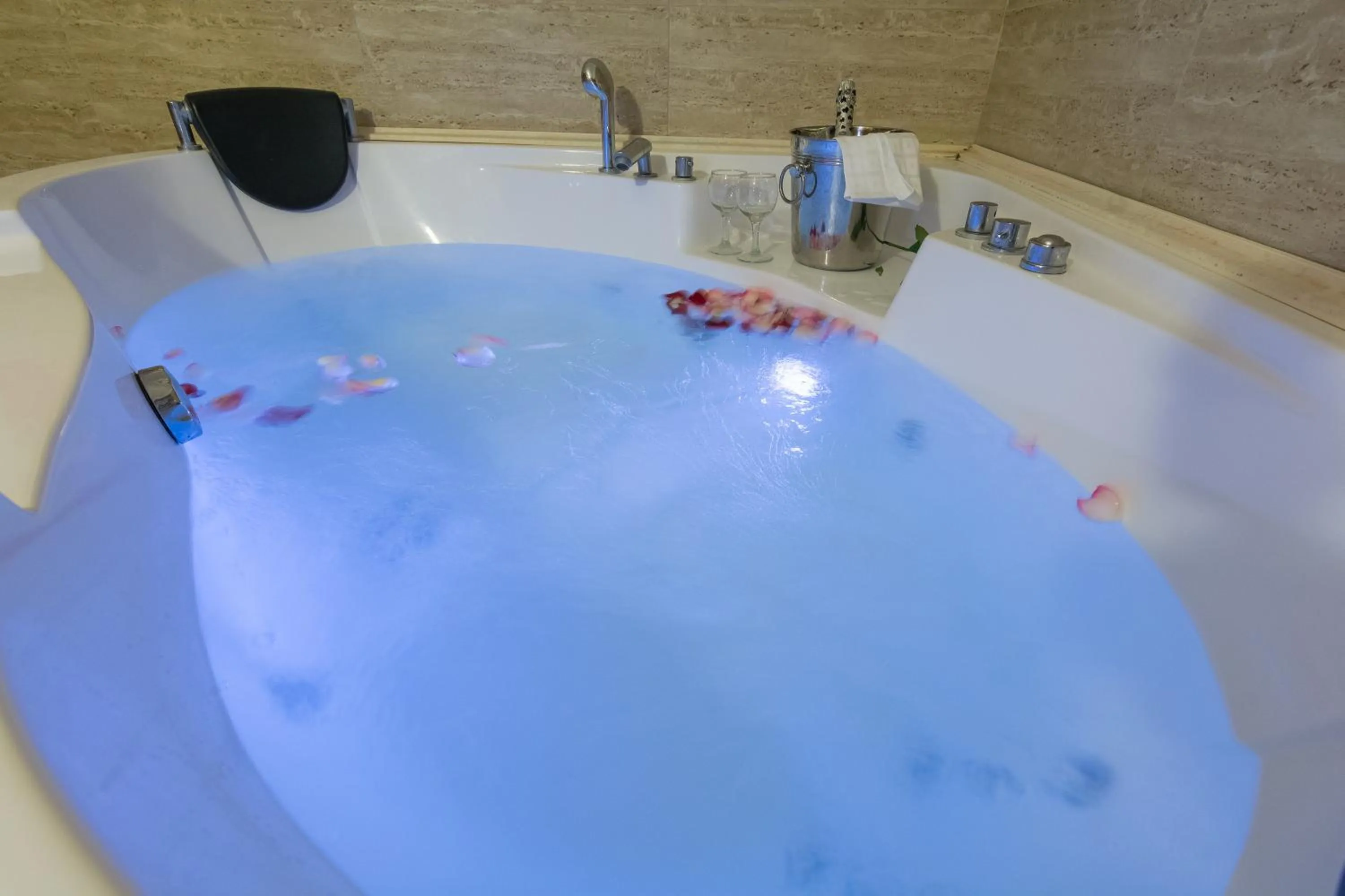 Hot Tub in Hotel Alexandros