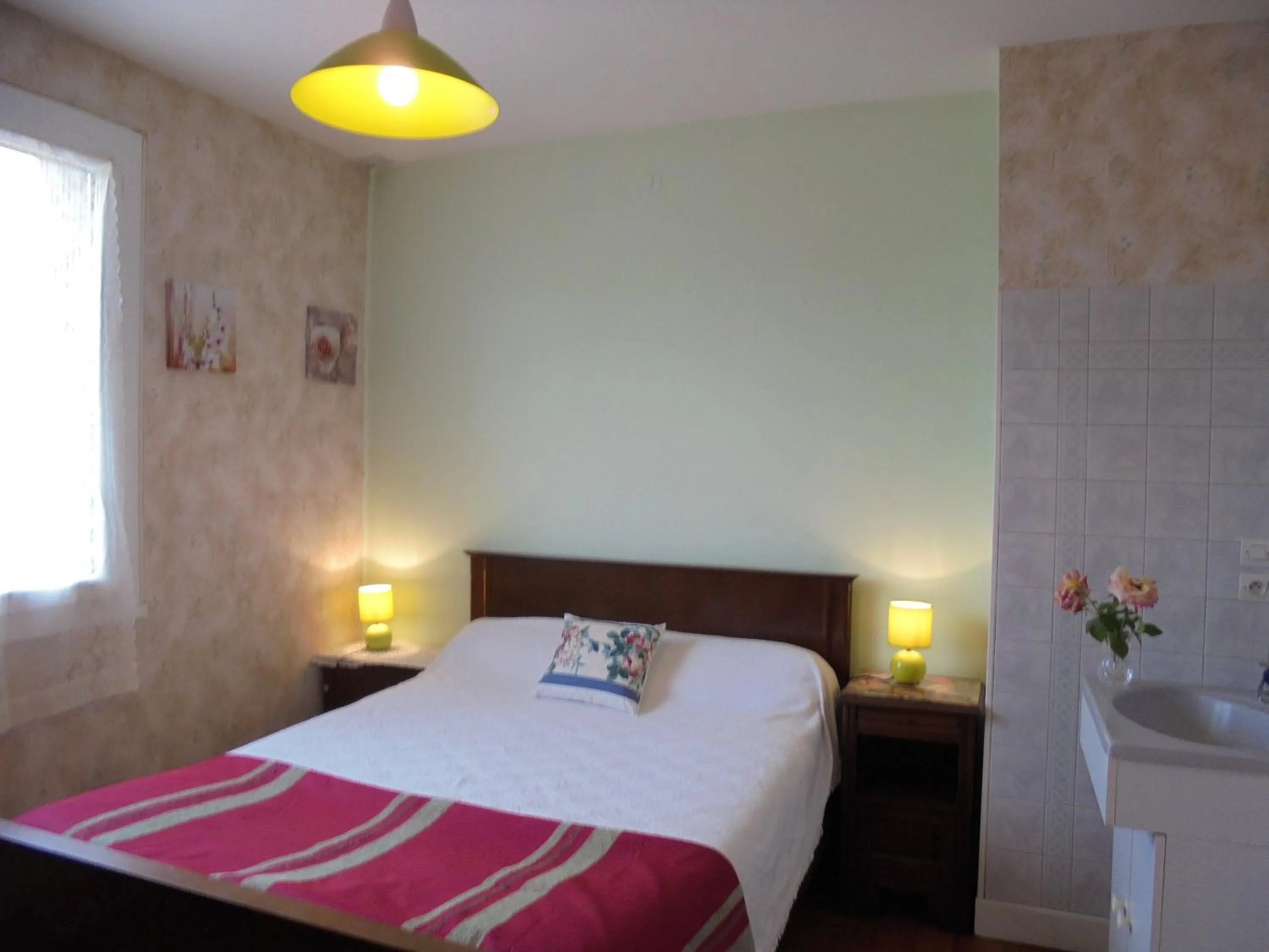 Single Room with Shared Shower and Toilet - single occupancy in Chez Aline
