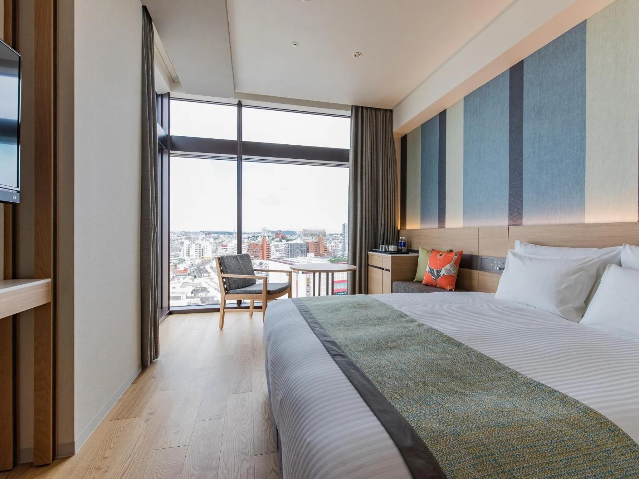 Photo of the whole room, Bed in JR Kyushu Hotel Blossom Naha