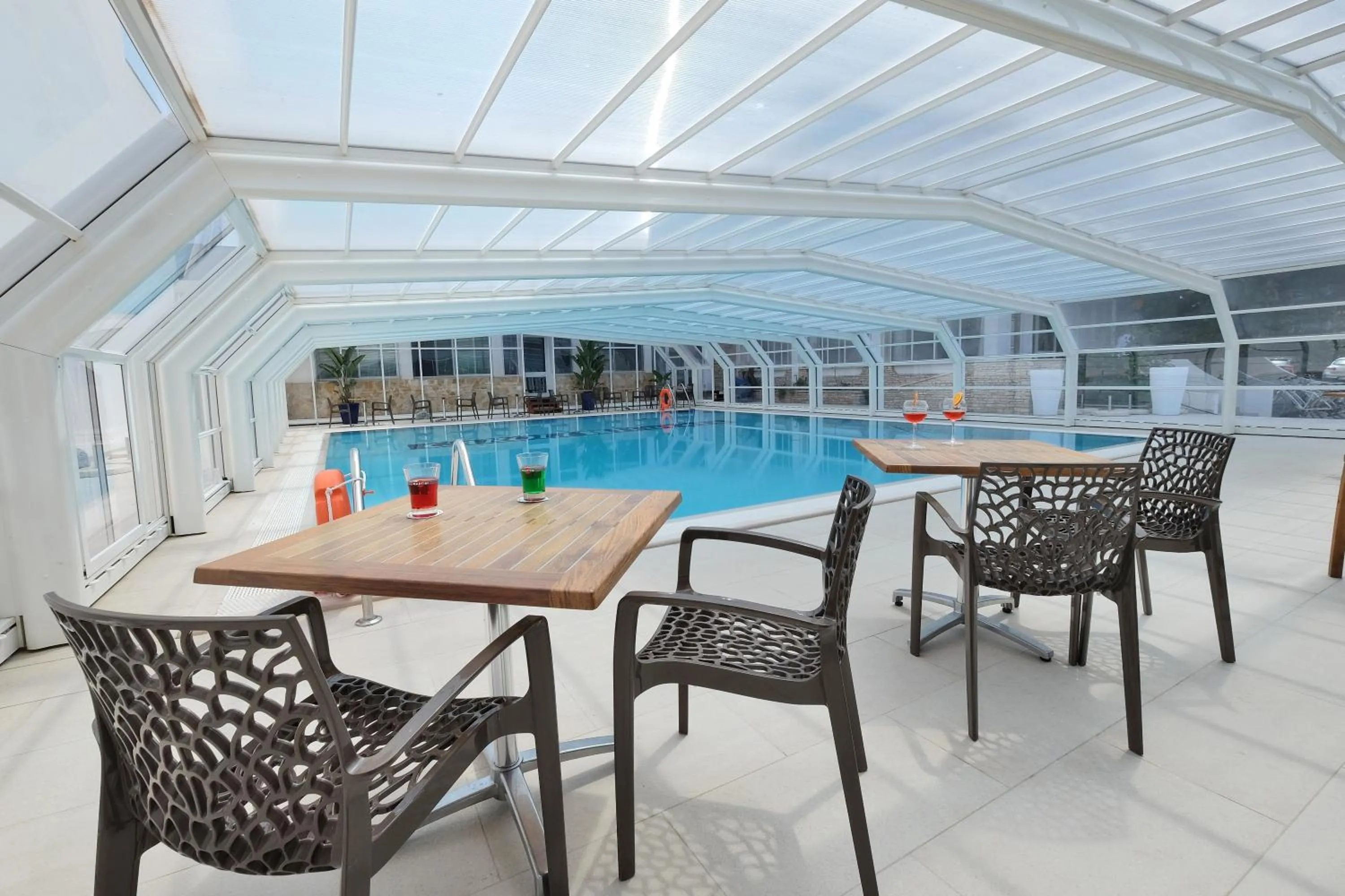 Swimming pool in Joli Park Hotel - Caroli Hotels