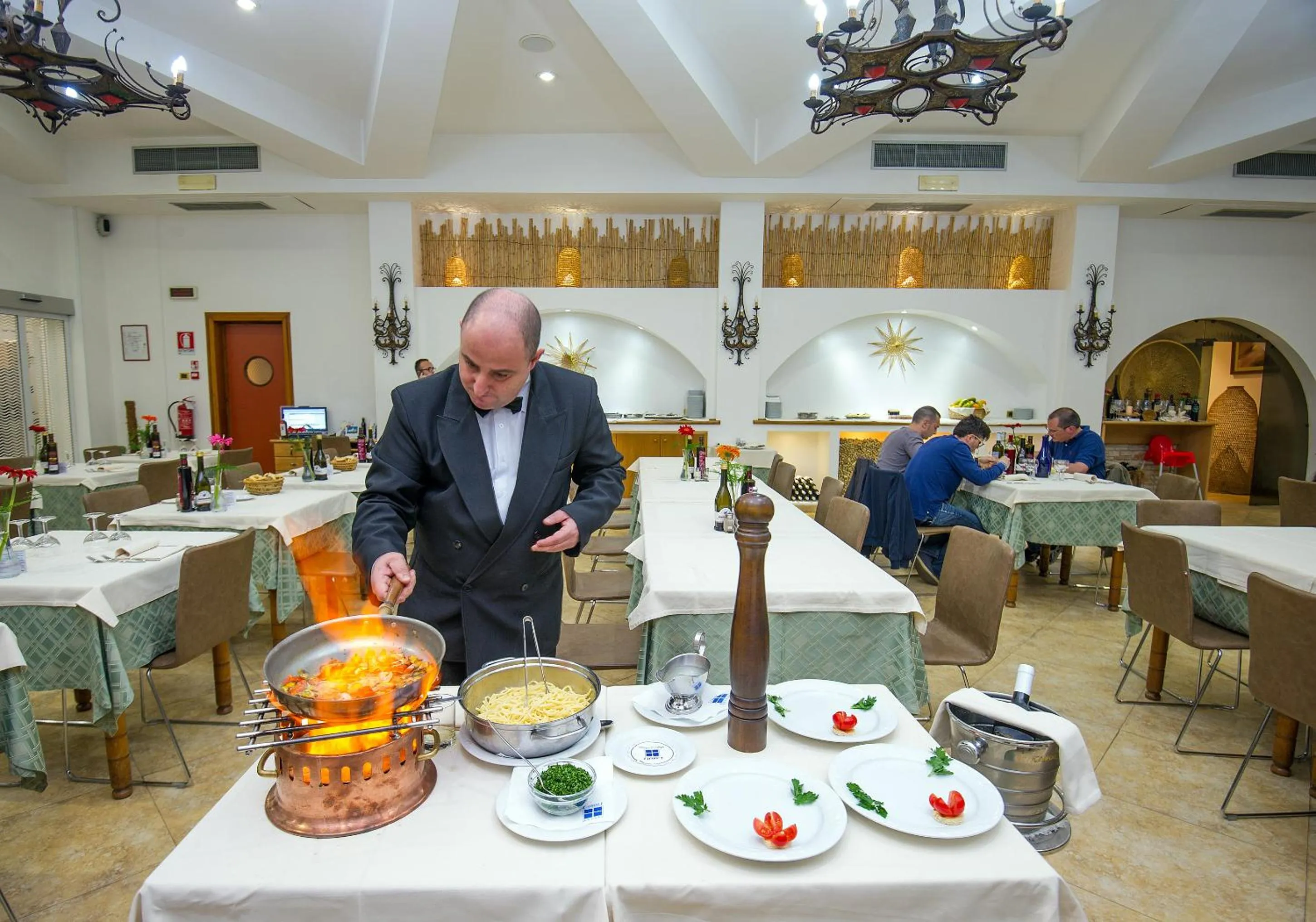 Restaurant/places to eat in Joli Park Hotel - Caroli Hotels