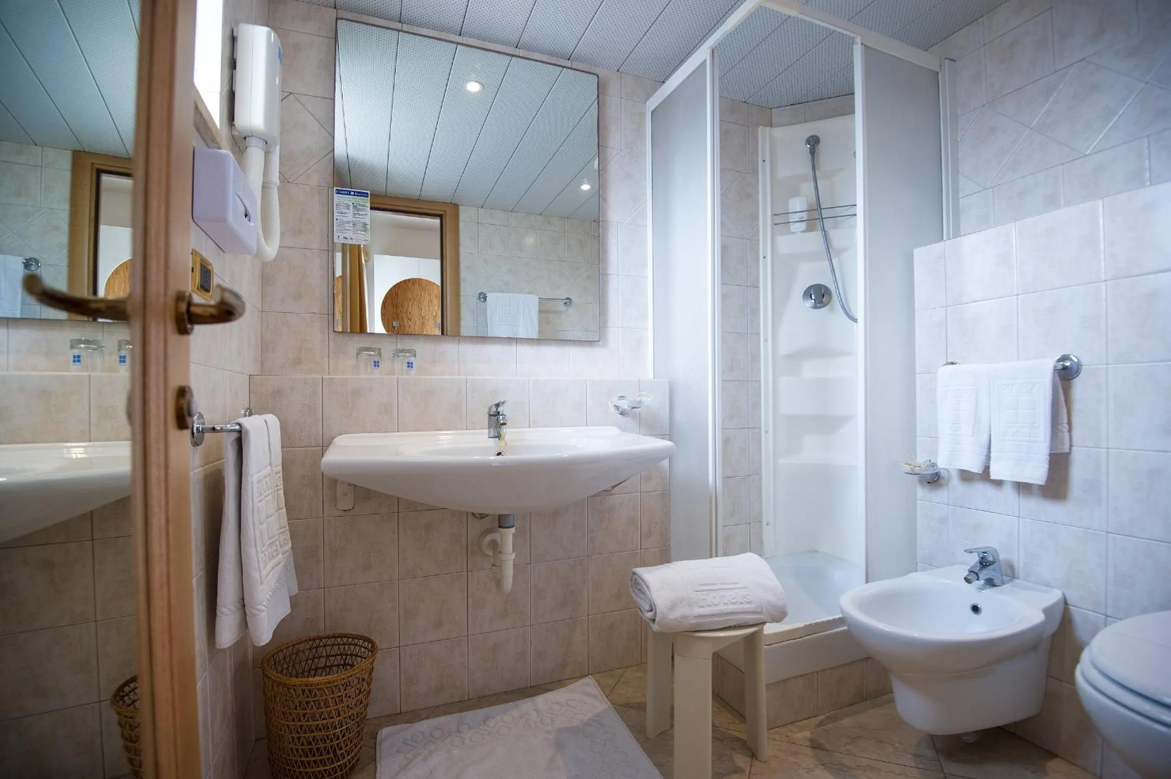 Bathroom in Joli Park Hotel - Caroli Hotels