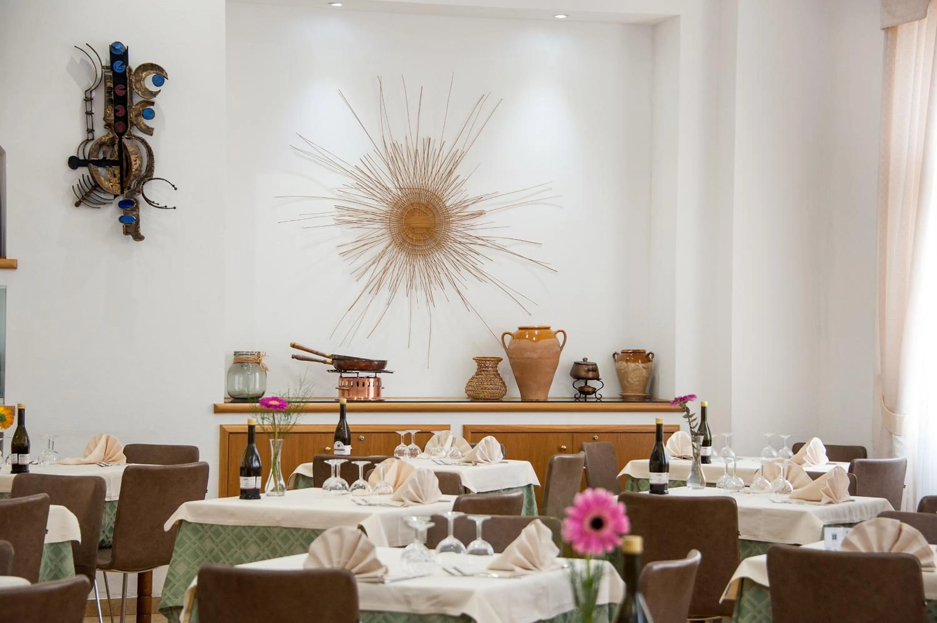 Restaurant/places to eat in Joli Park Hotel - Caroli Hotels