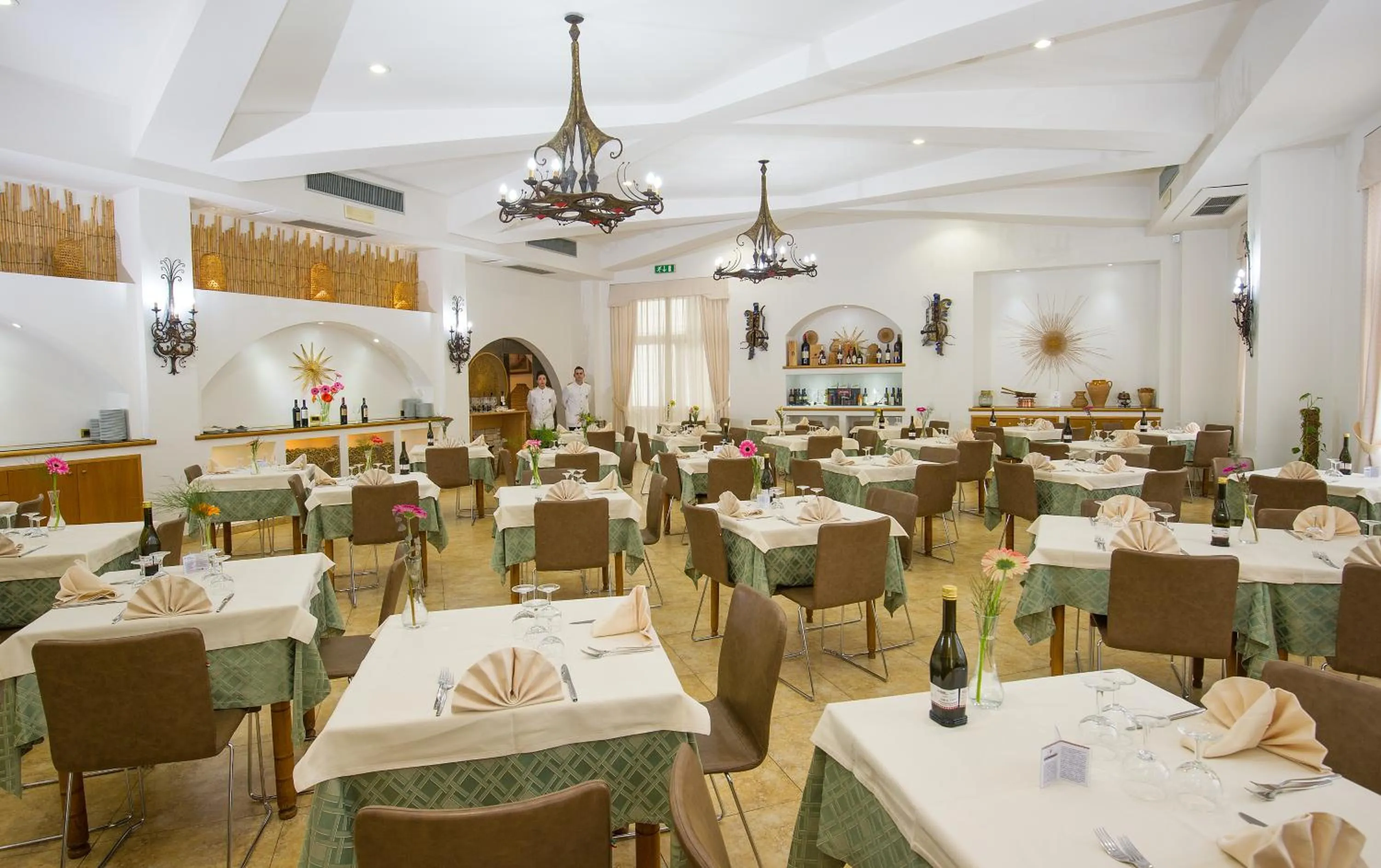 Restaurant/places to eat in Joli Park Hotel - Caroli Hotels