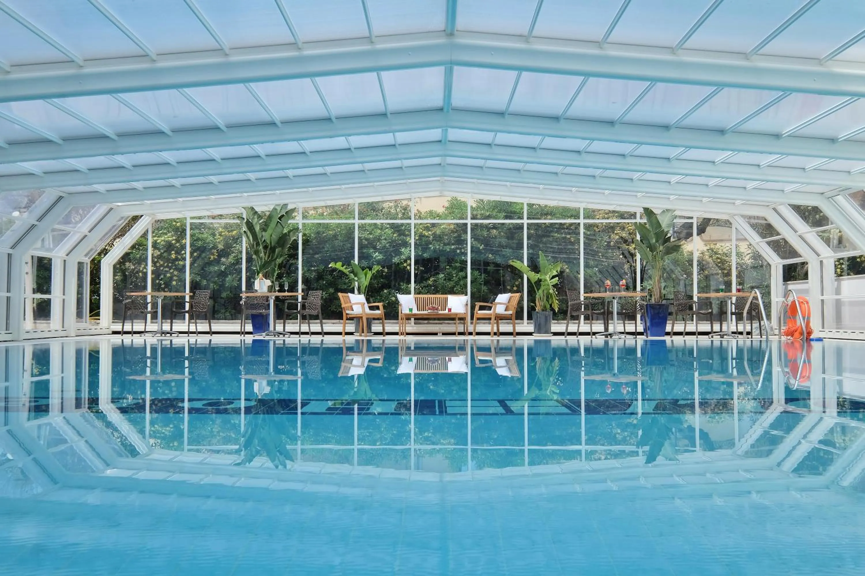 Swimming pool in Joli Park Hotel - Caroli Hotels
