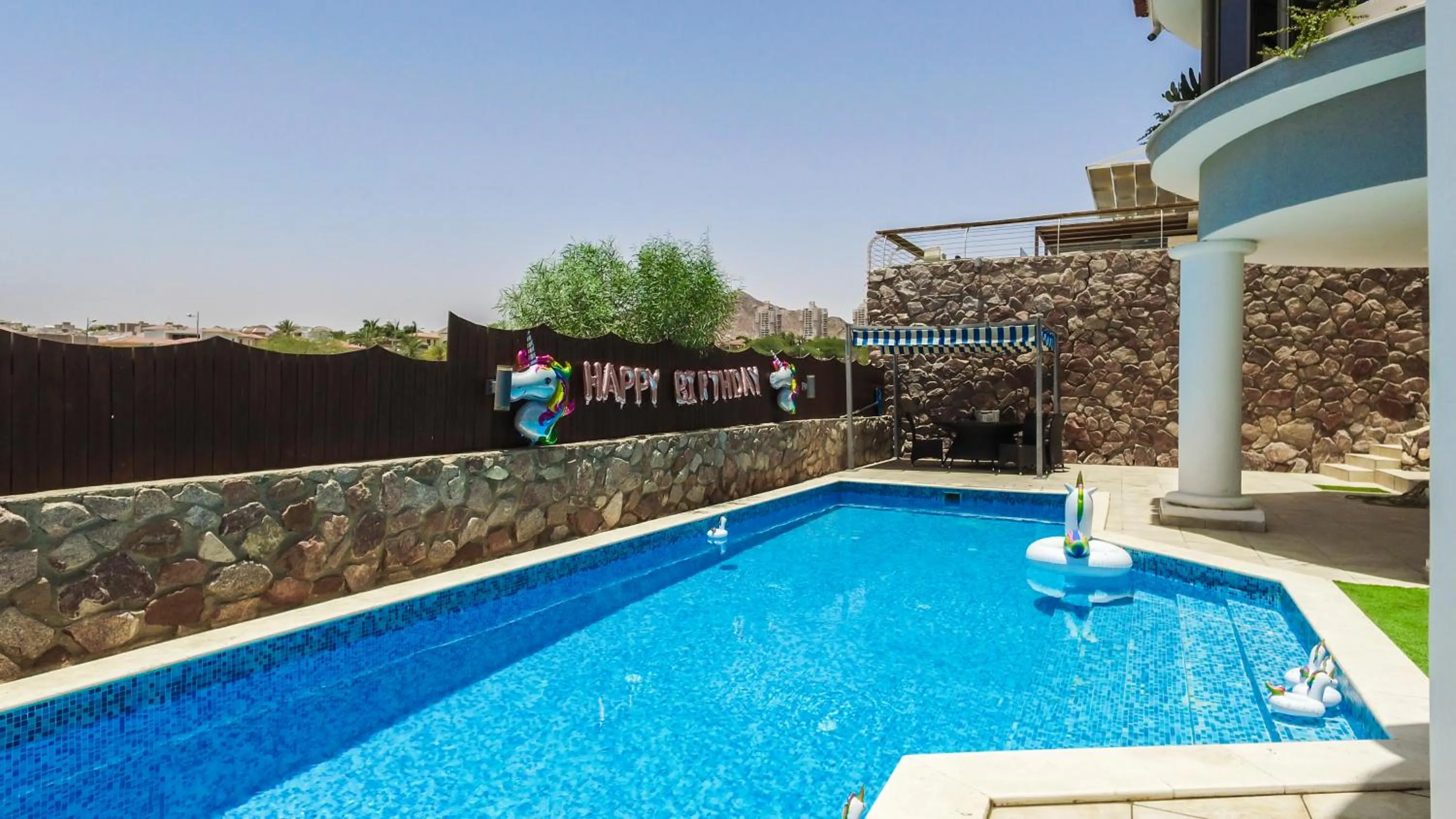 Luxury Suite by the pool