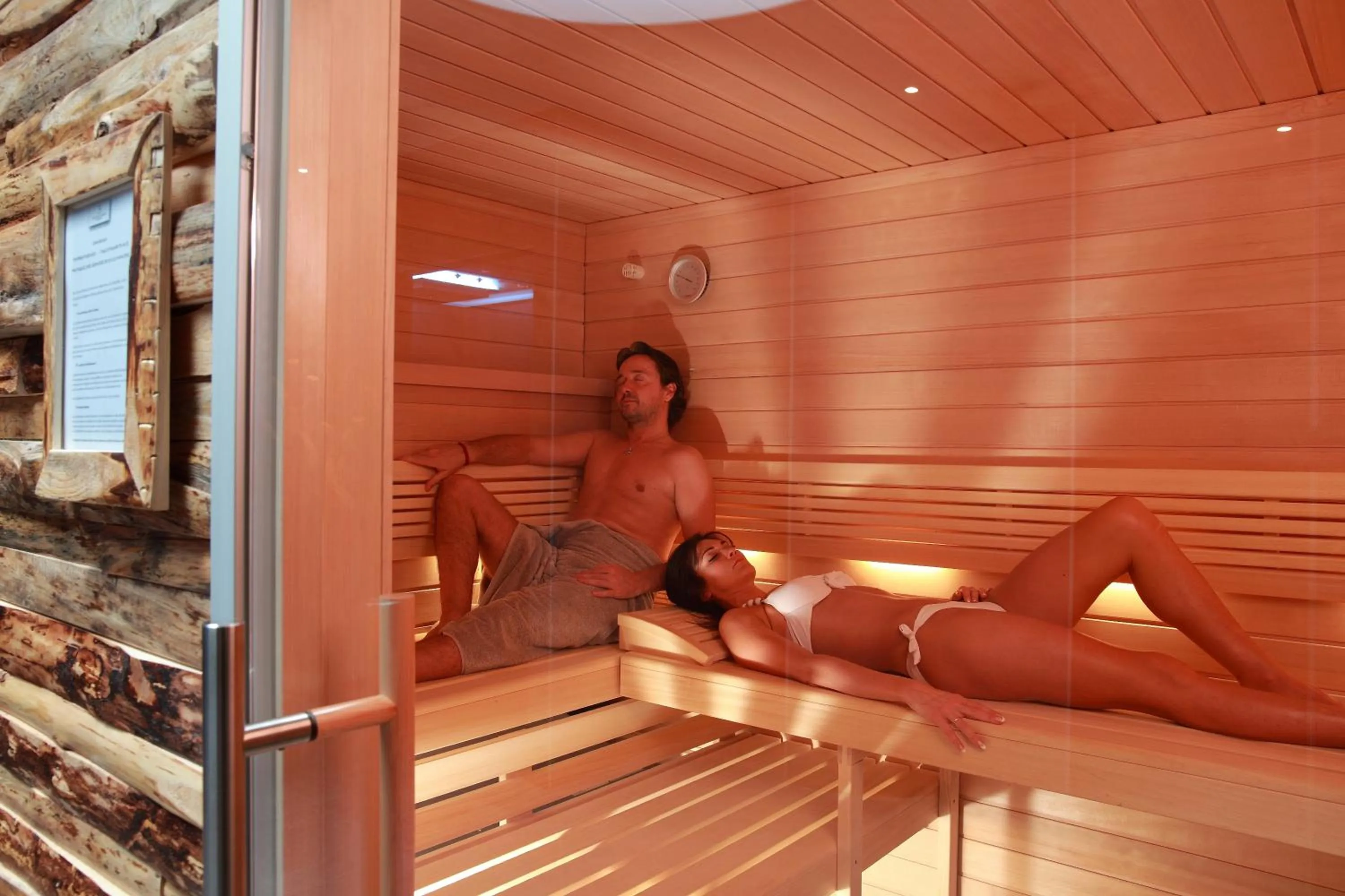 Sauna in L'auberge Du Cheval Blanc et Spa