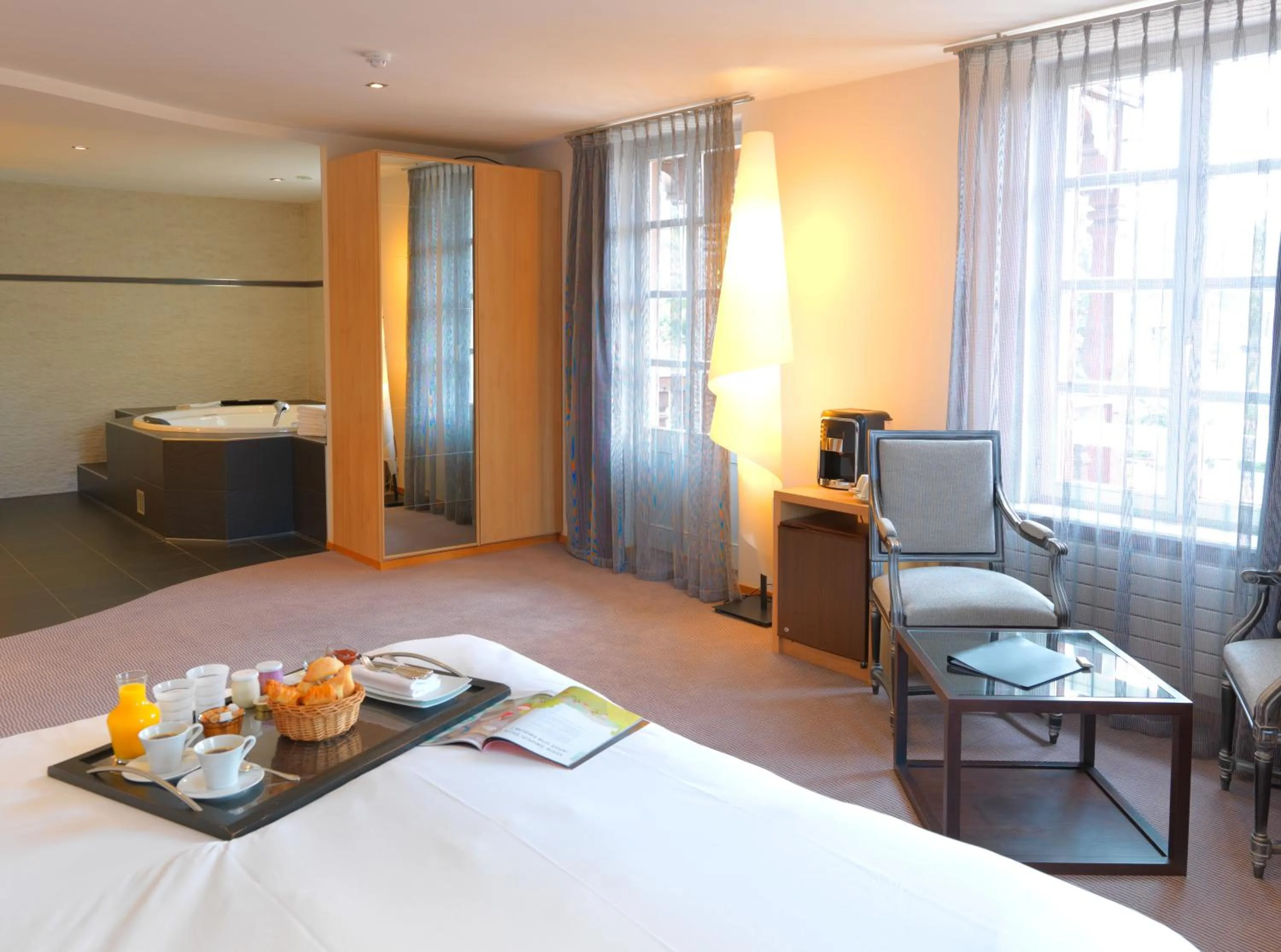 Decorative detail, Bed in L'auberge Du Cheval Blanc et Spa