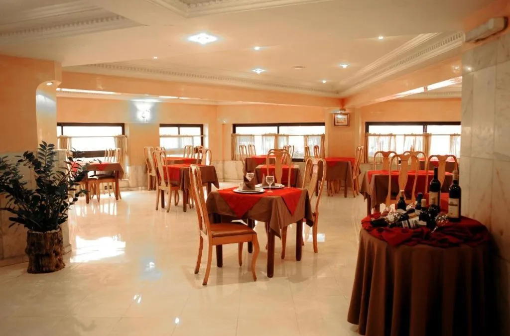 Restaurant/places to eat in Washington Hotel