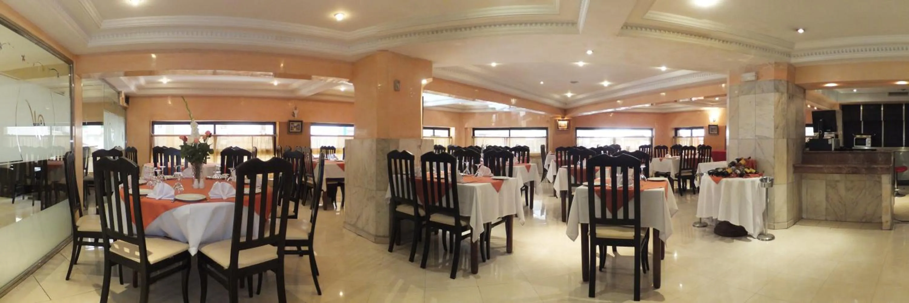 Restaurant/places to eat in Washington Hotel