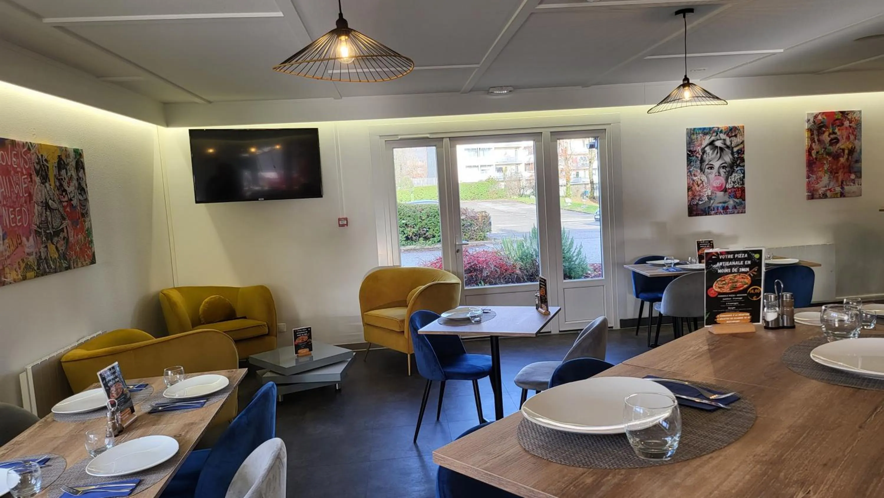 Dining area in Kyriad Bellegarde - Genève