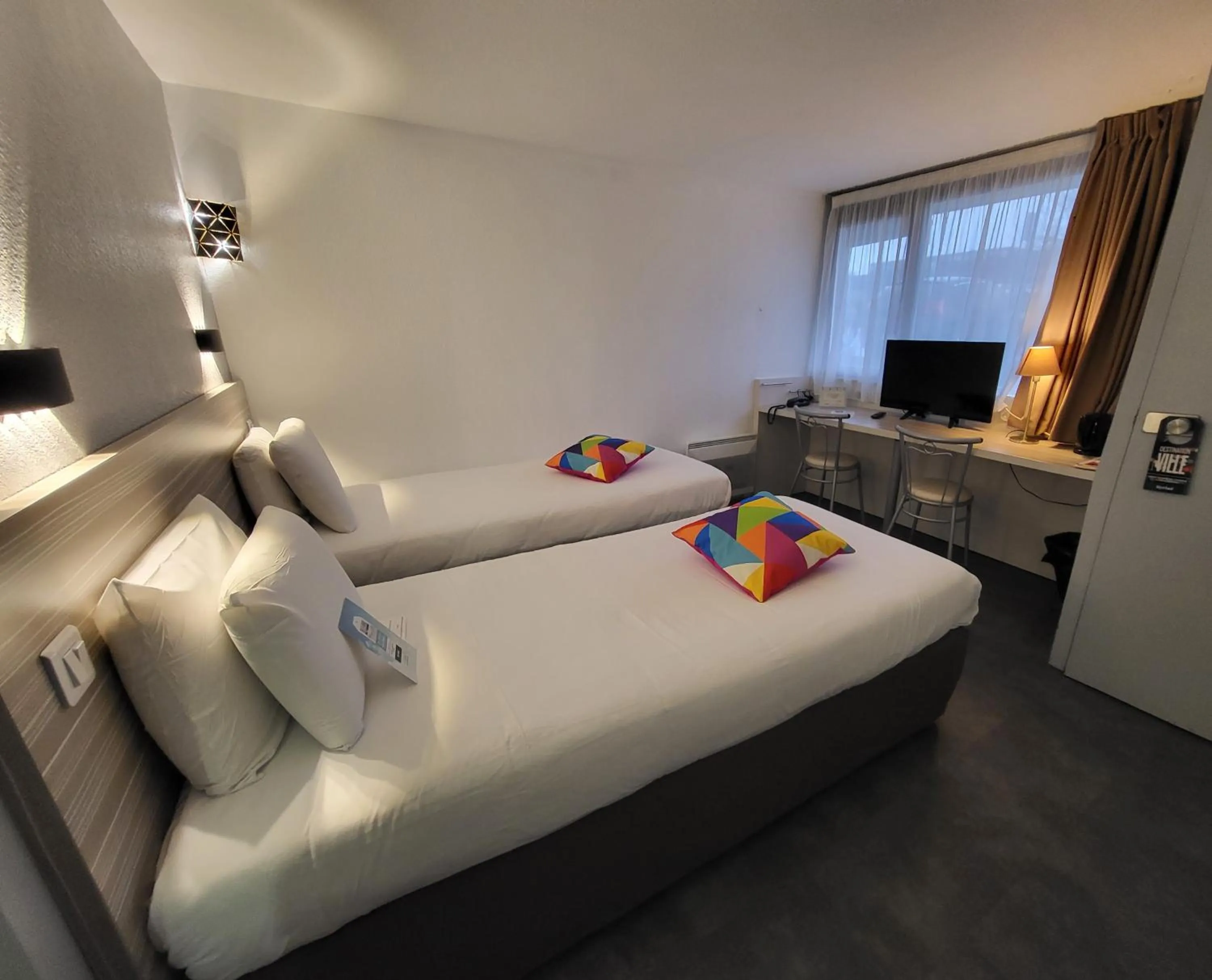 Bed in Kyriad Bellegarde - Genève