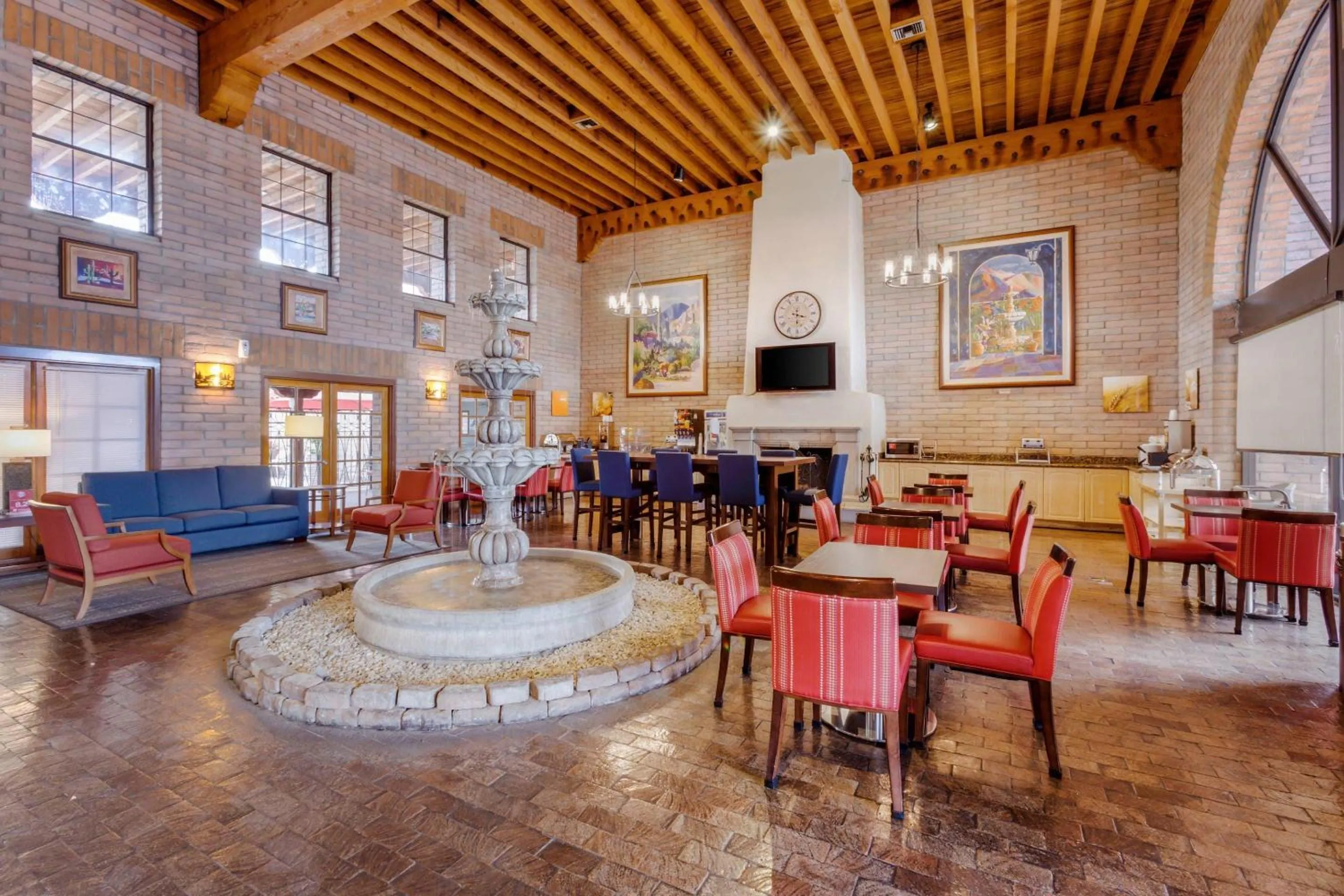 Lobby or reception in Comfort Suites Tucson near Sabino Canyon