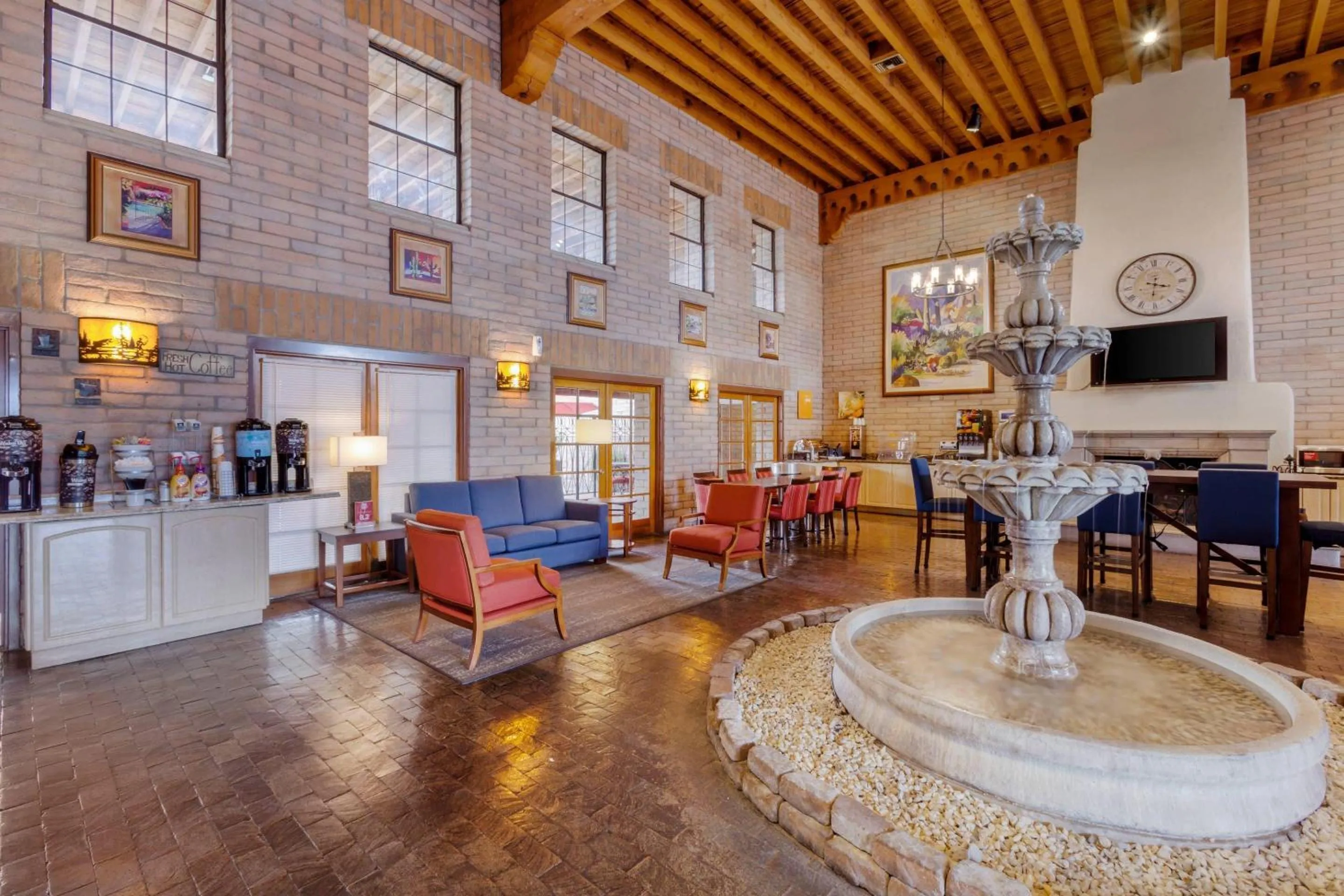 Lobby or reception in Comfort Suites Tucson near Sabino Canyon