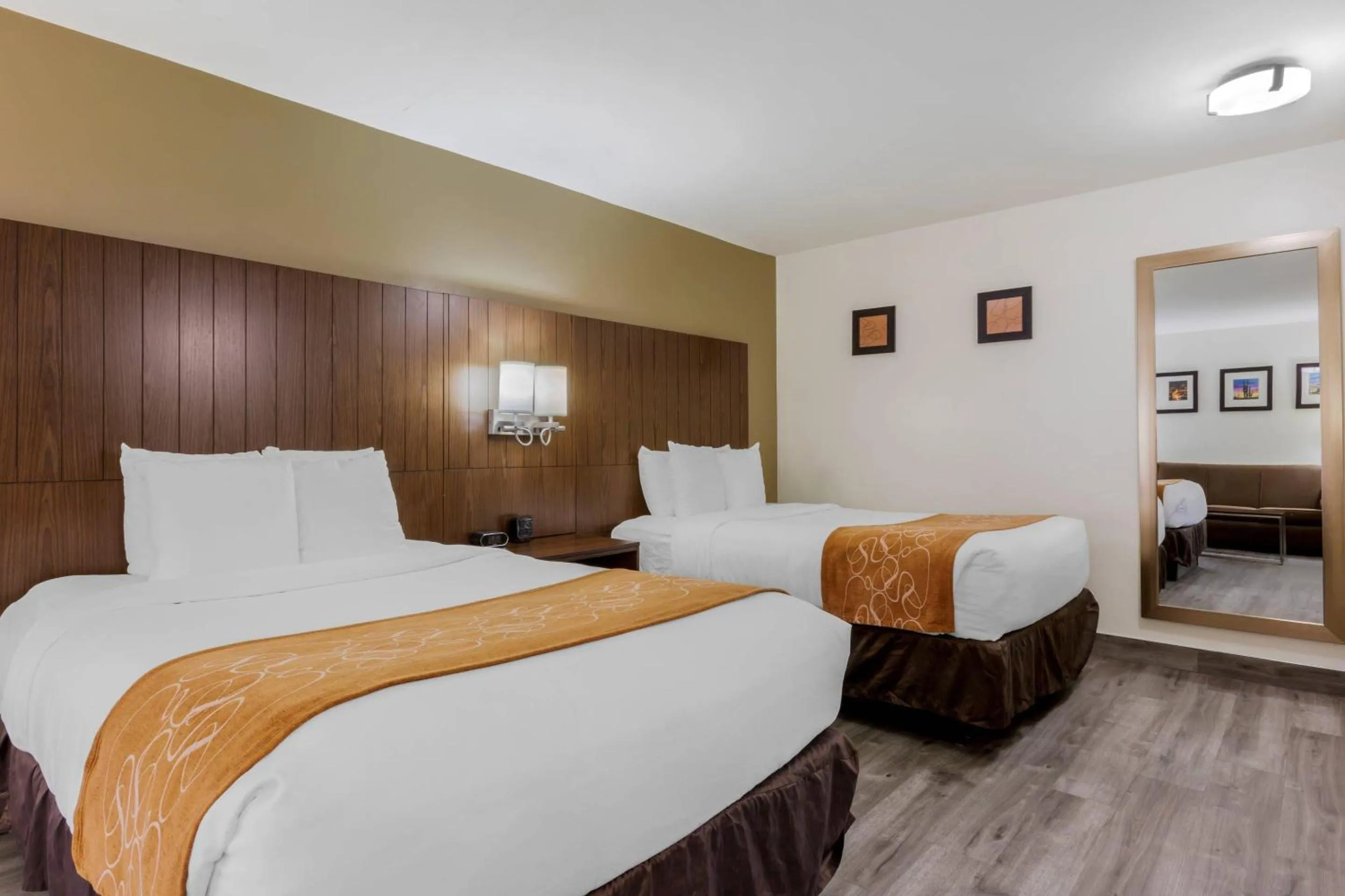 Bedroom, Bed in Comfort Suites Tucson near Sabino Canyon