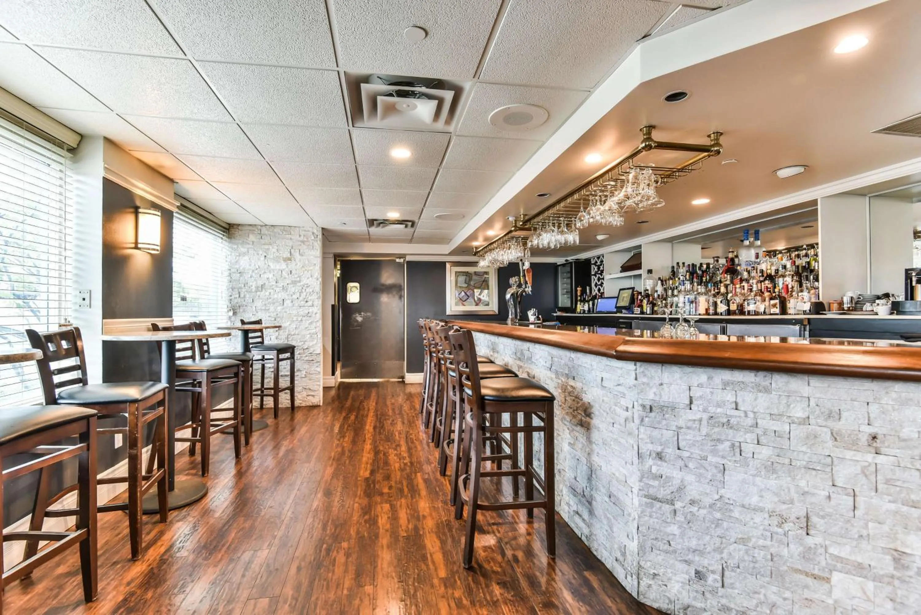 Lounge or bar, Lounge/Bar in Radisson Suites Hotel Toronto Airport