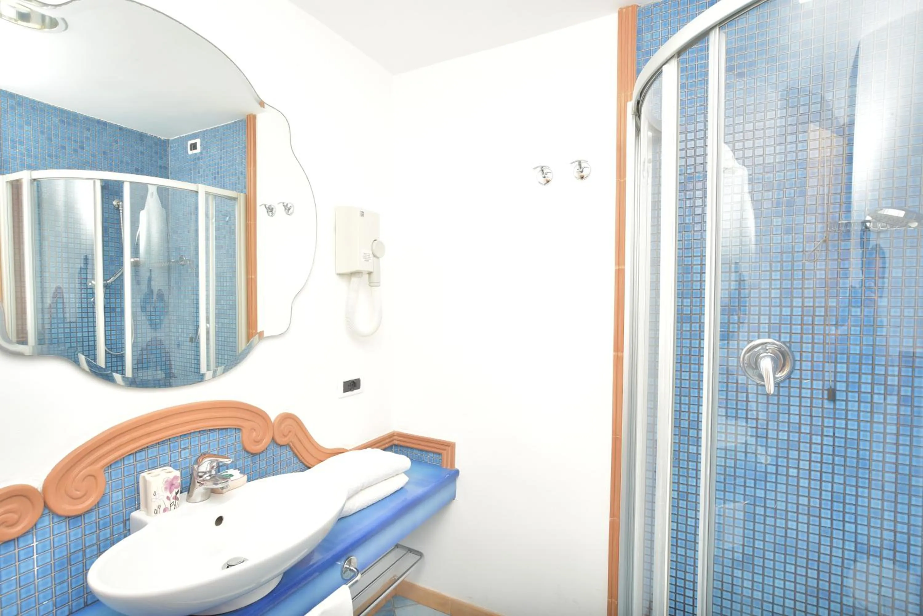 Shower in Albergo Italia - Beach Hotel