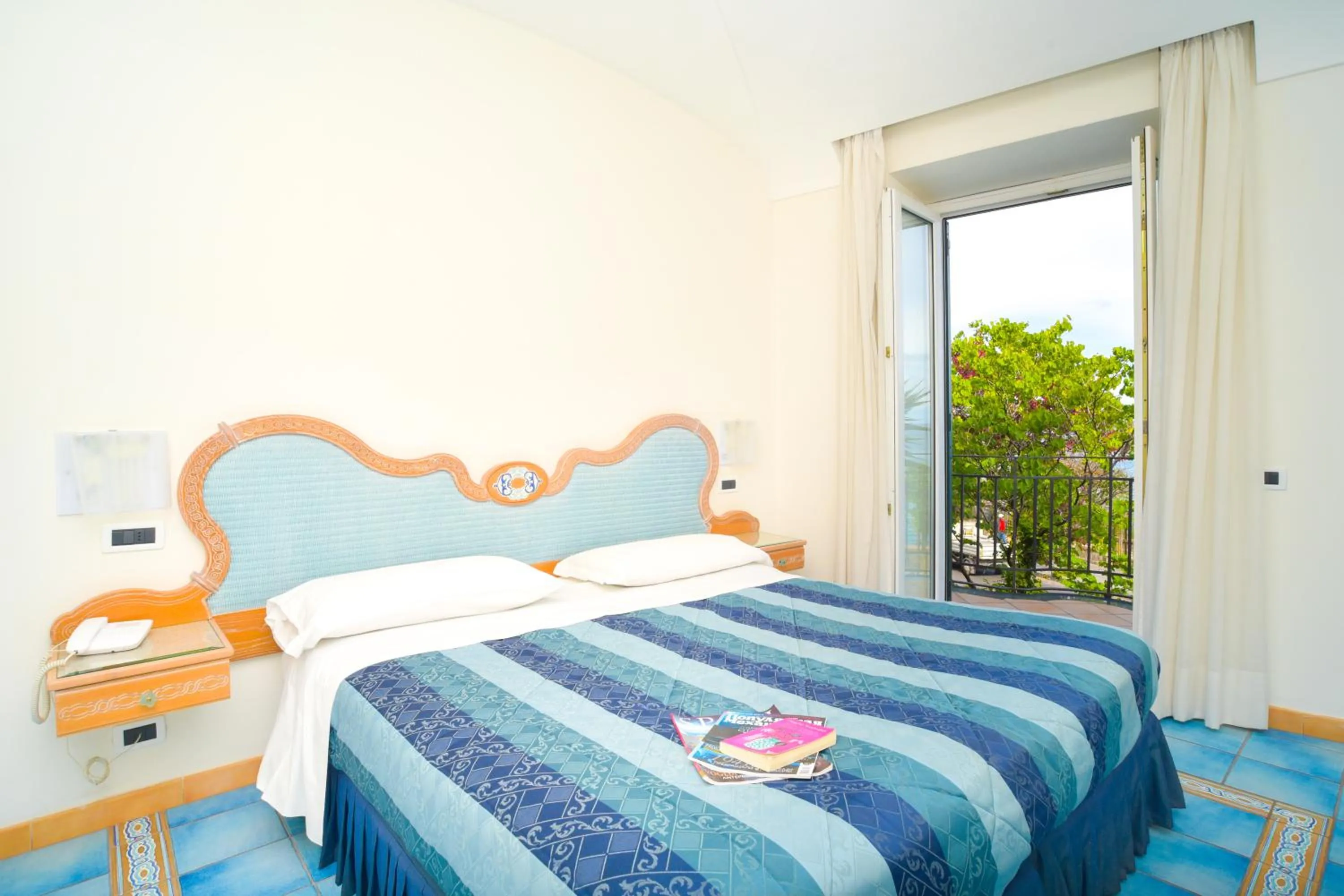 Bed in Albergo Italia - Beach Hotel