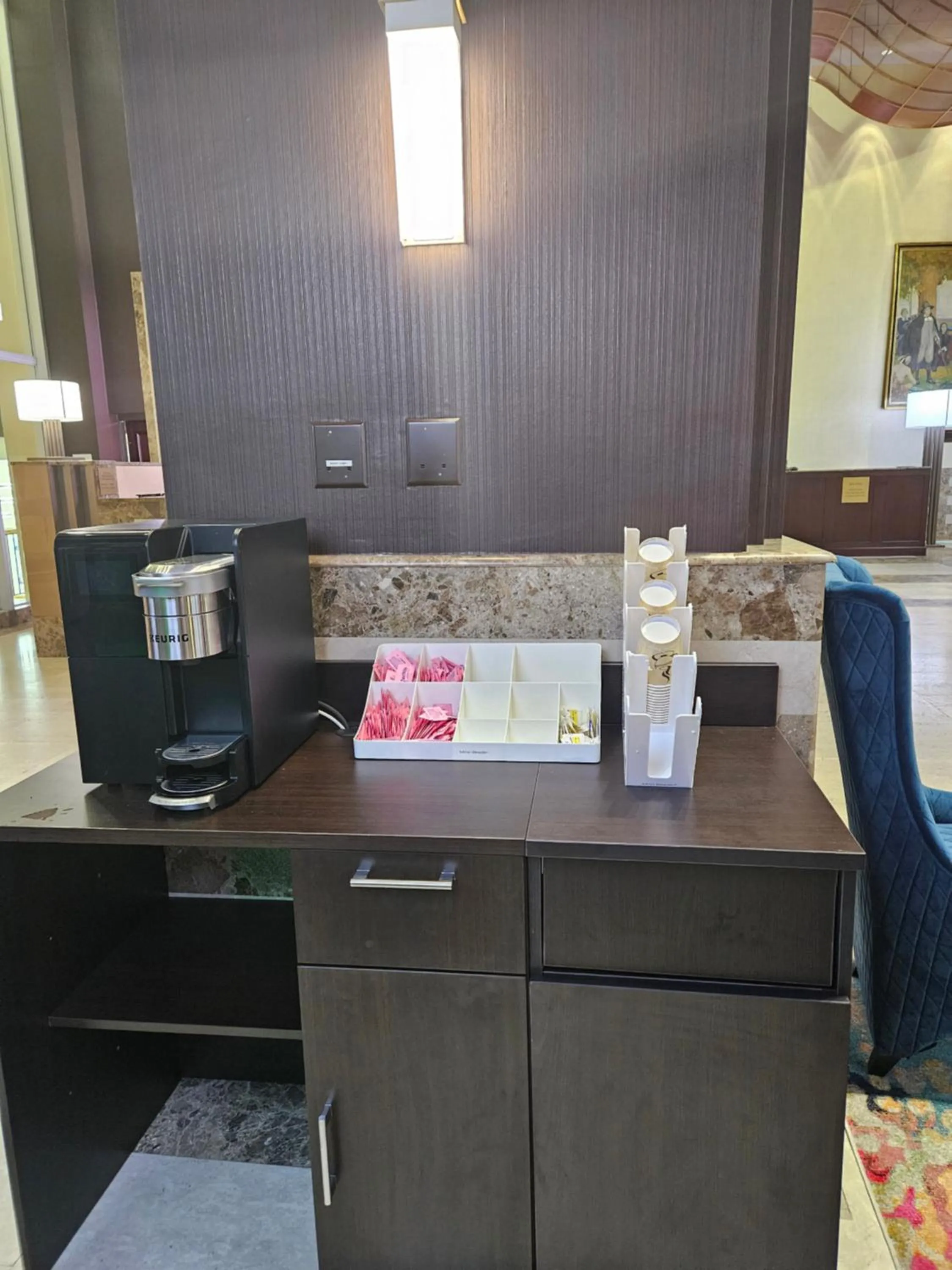 Coffee/tea facilities in Robert Treat Hotel