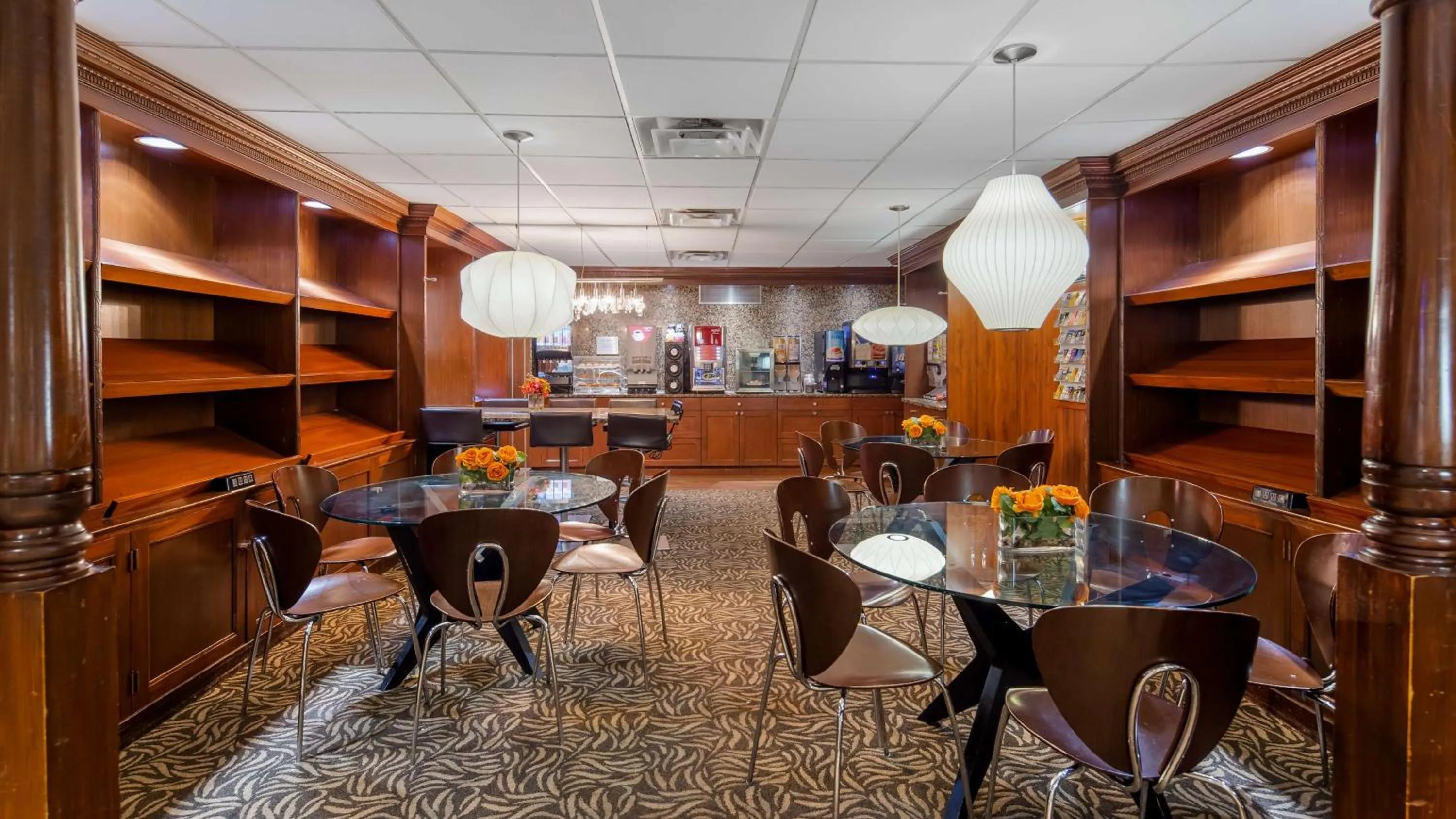 Restaurant/places to eat in Robert Treat Hotel