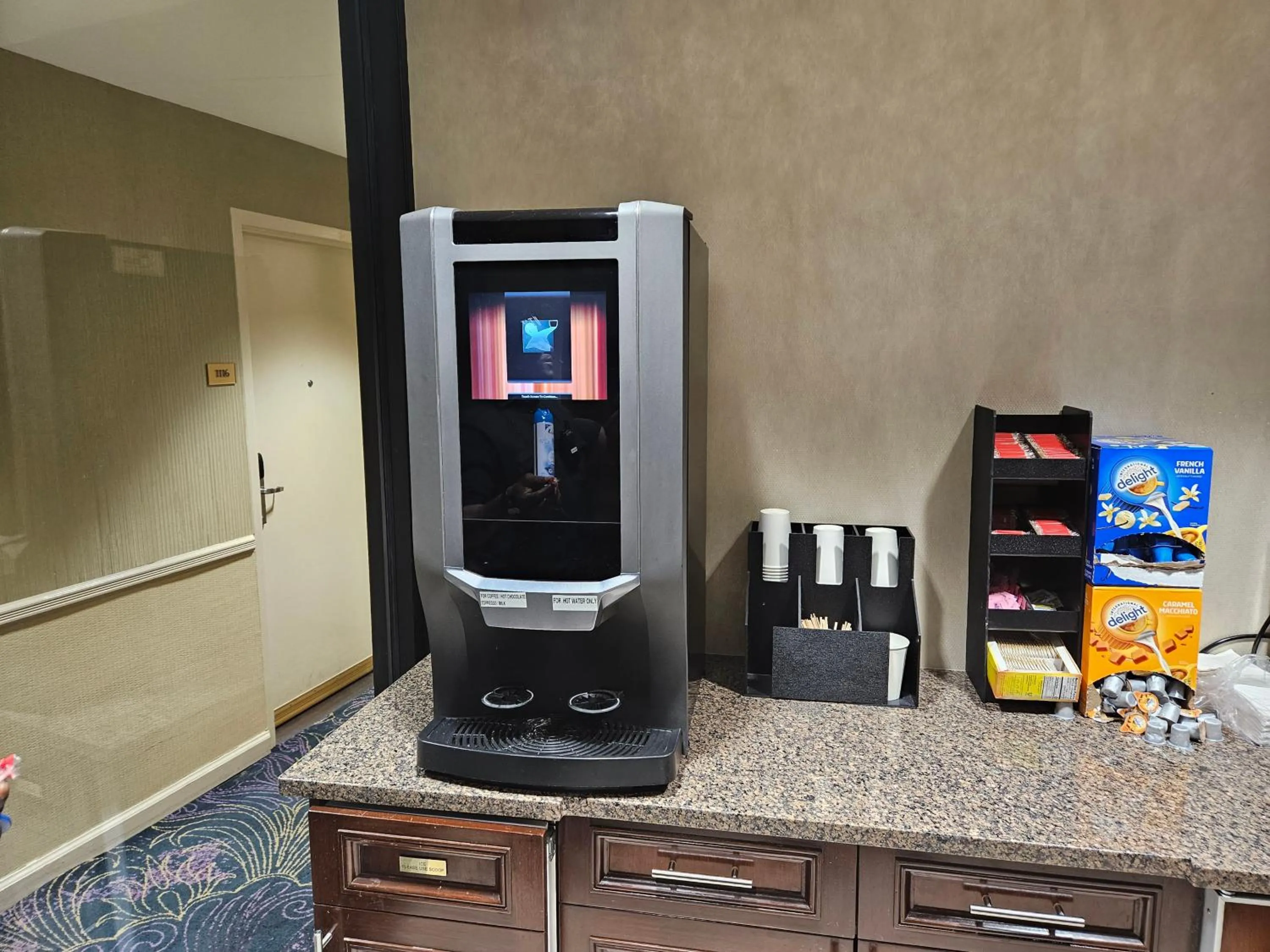 Coffee/tea facilities in Robert Treat Hotel