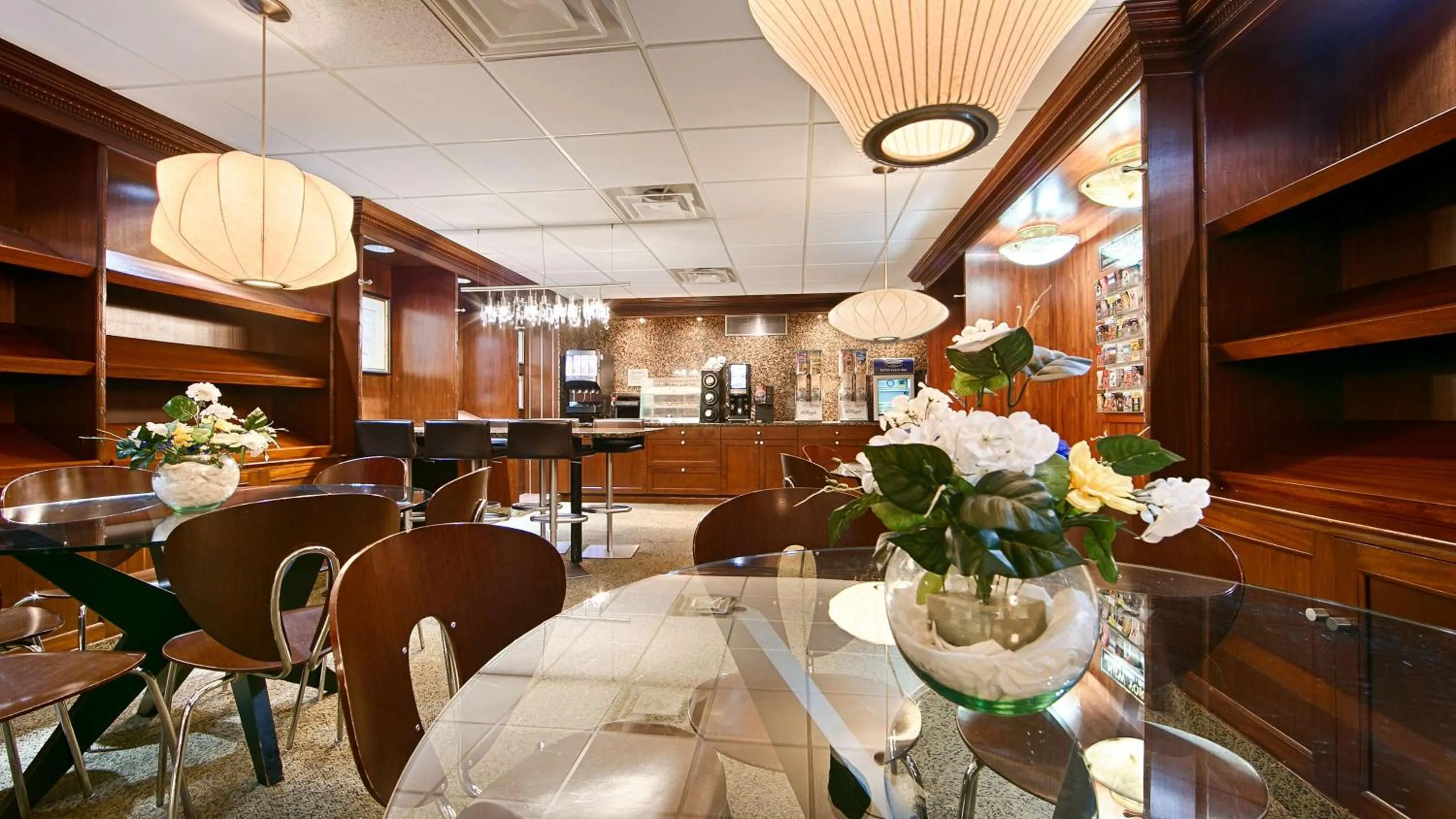 Restaurant/places to eat in Robert Treat Hotel