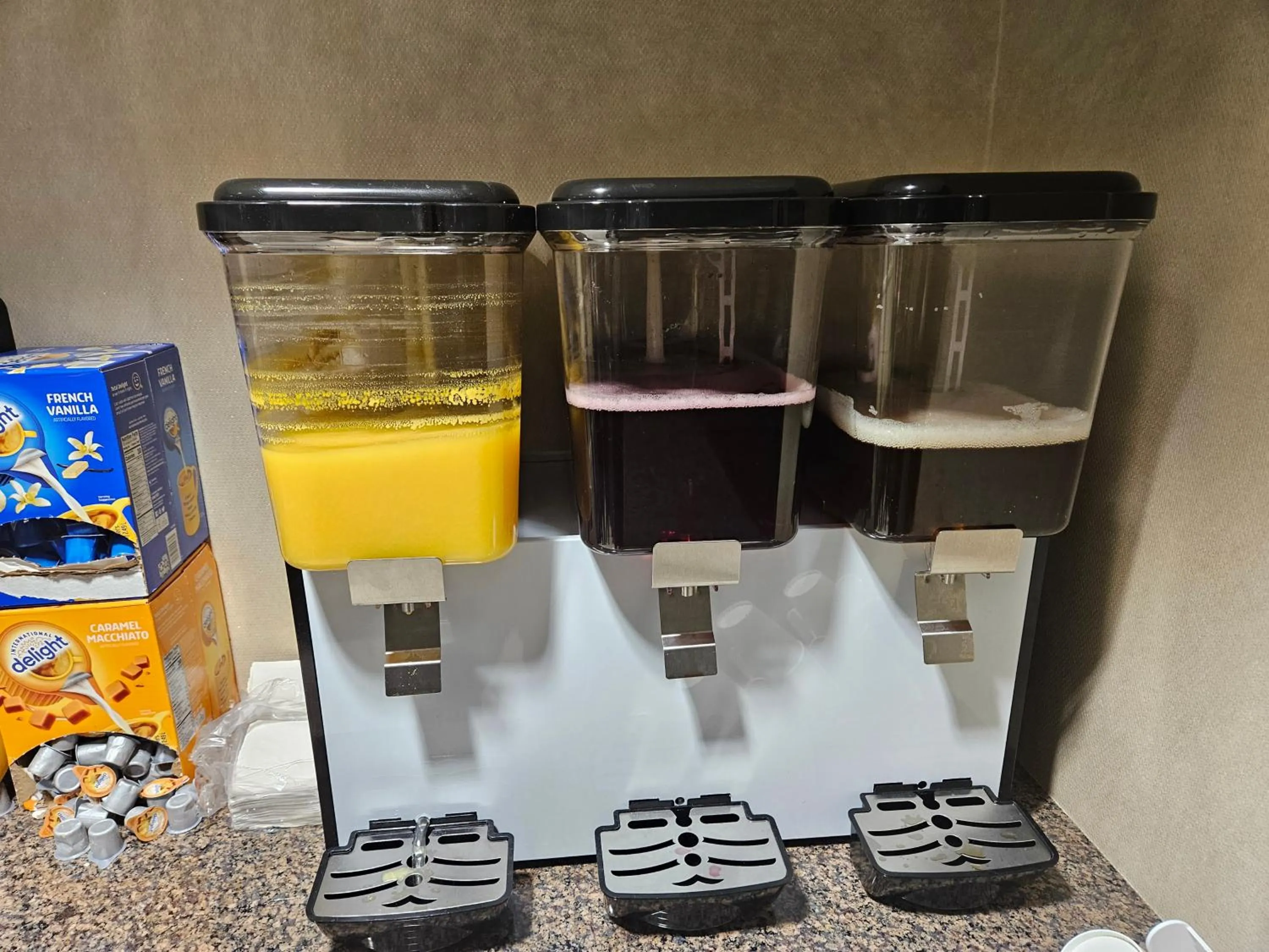 Coffee/tea facilities in Robert Treat Hotel