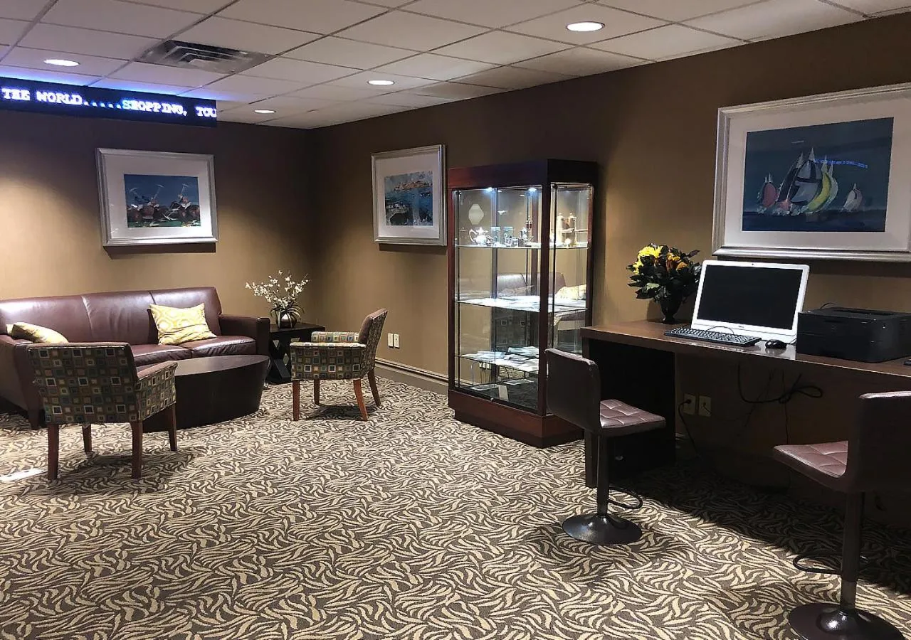 Communal lounge/ TV room in Robert Treat Hotel