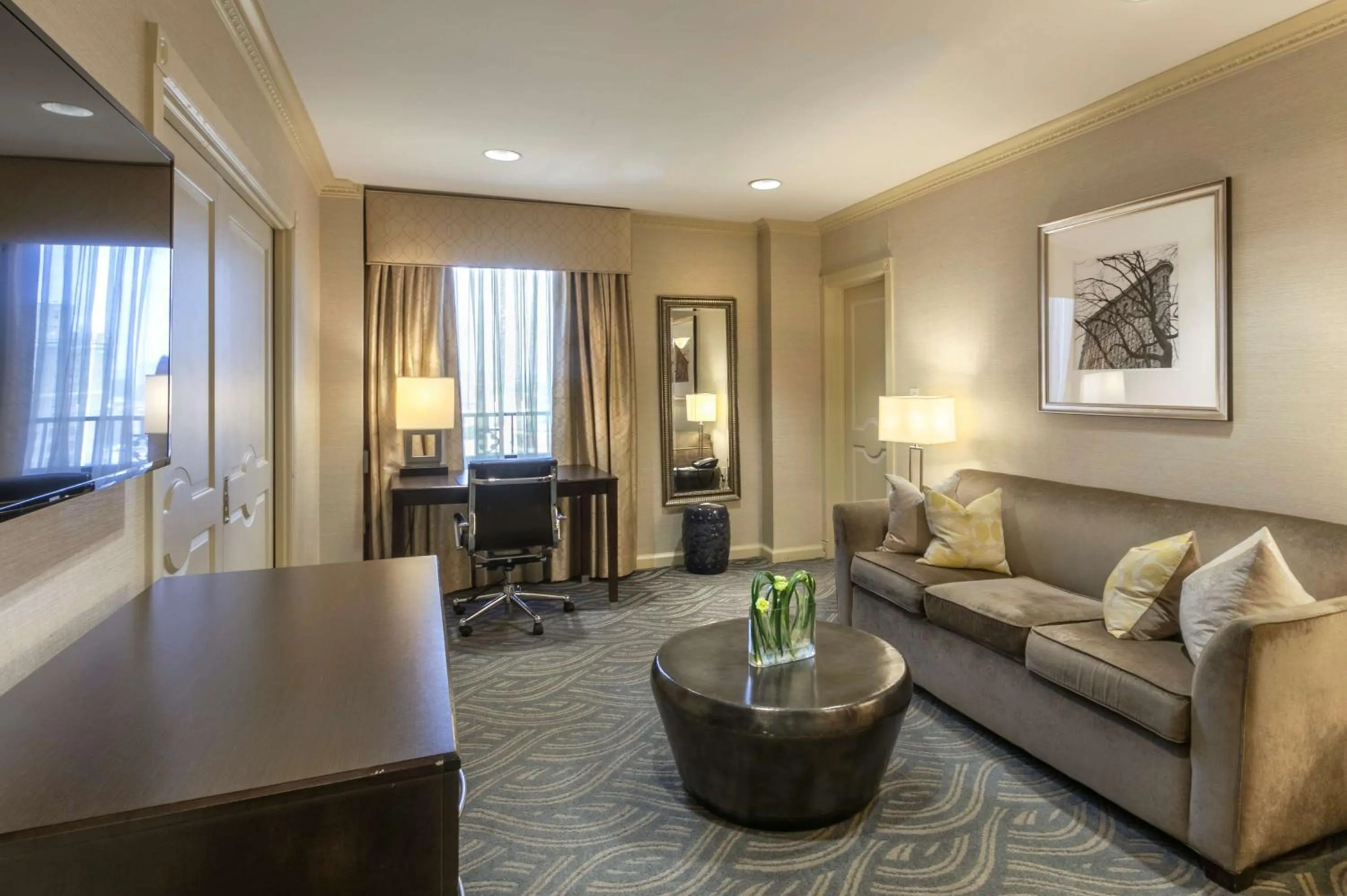 Photo of the whole room in Robert Treat Hotel