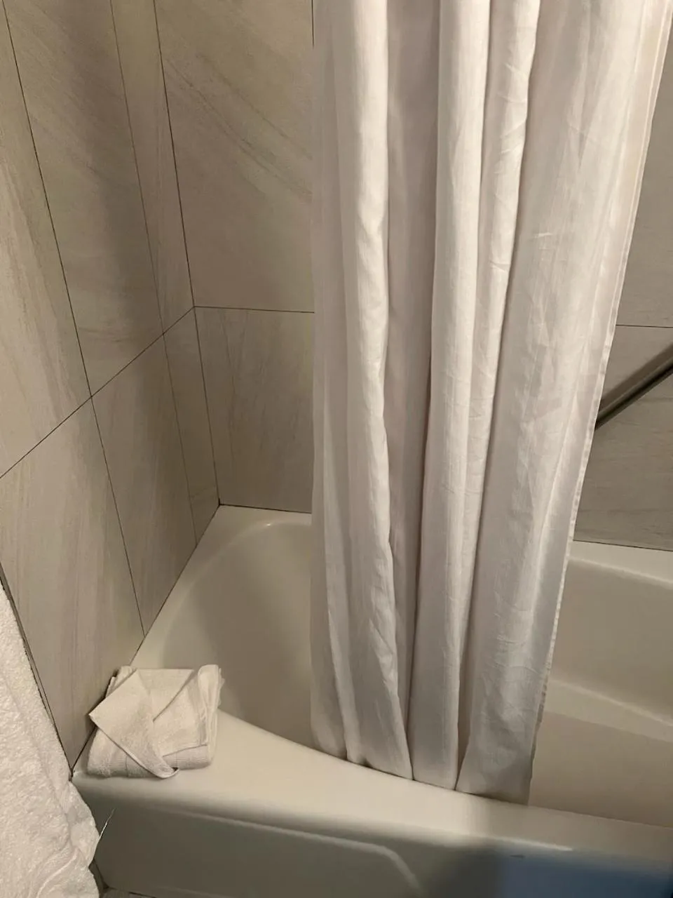 Bath in Robert Treat Hotel