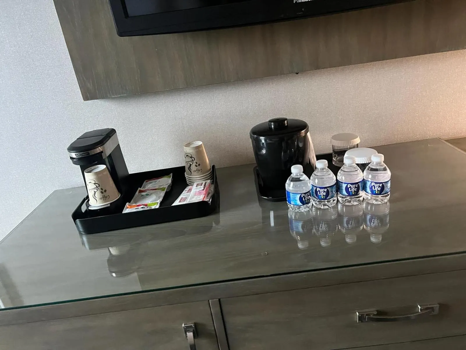 Coffee/tea facilities in Robert Treat Hotel