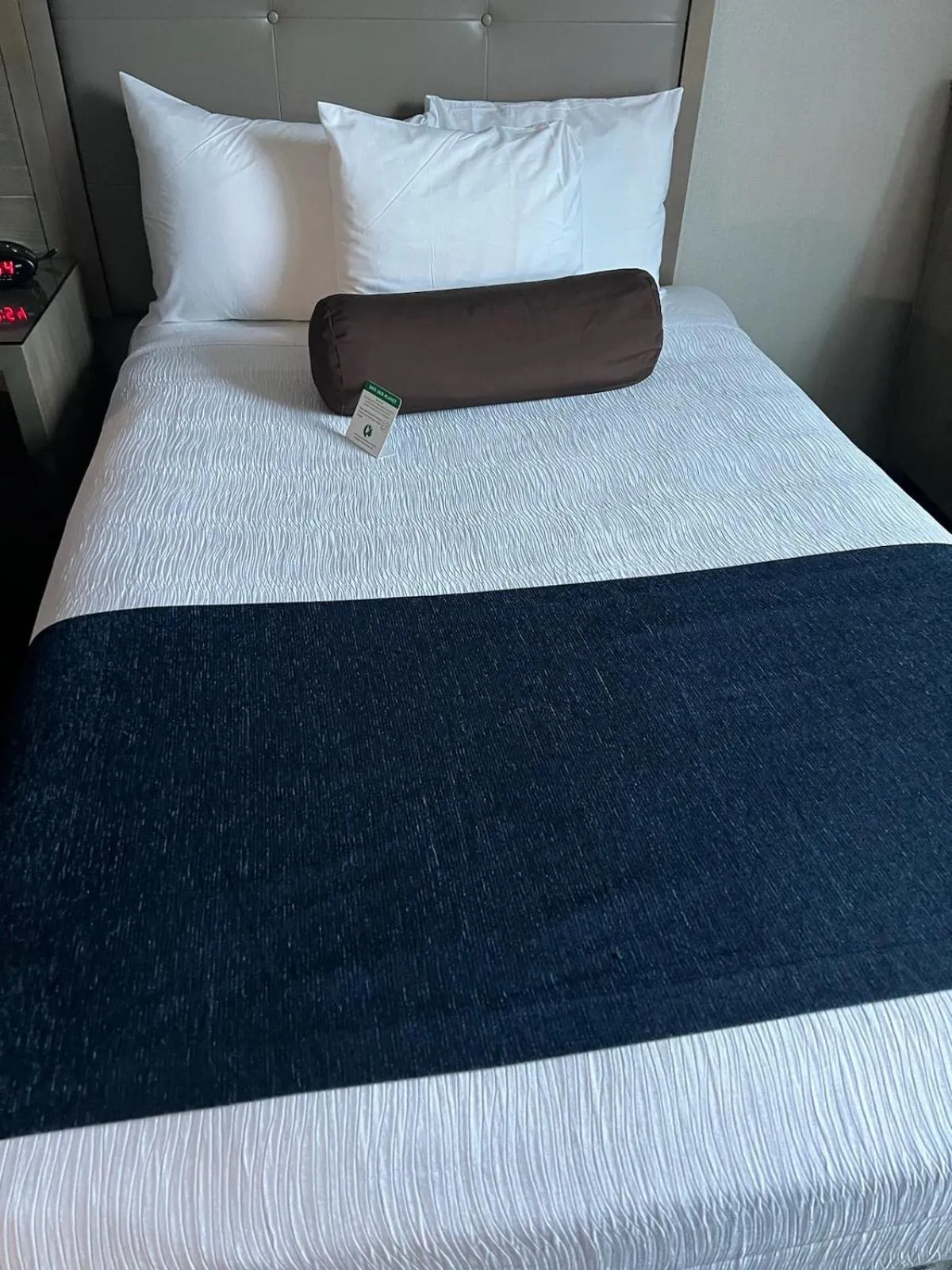 Bedroom, Bed in Robert Treat Hotel