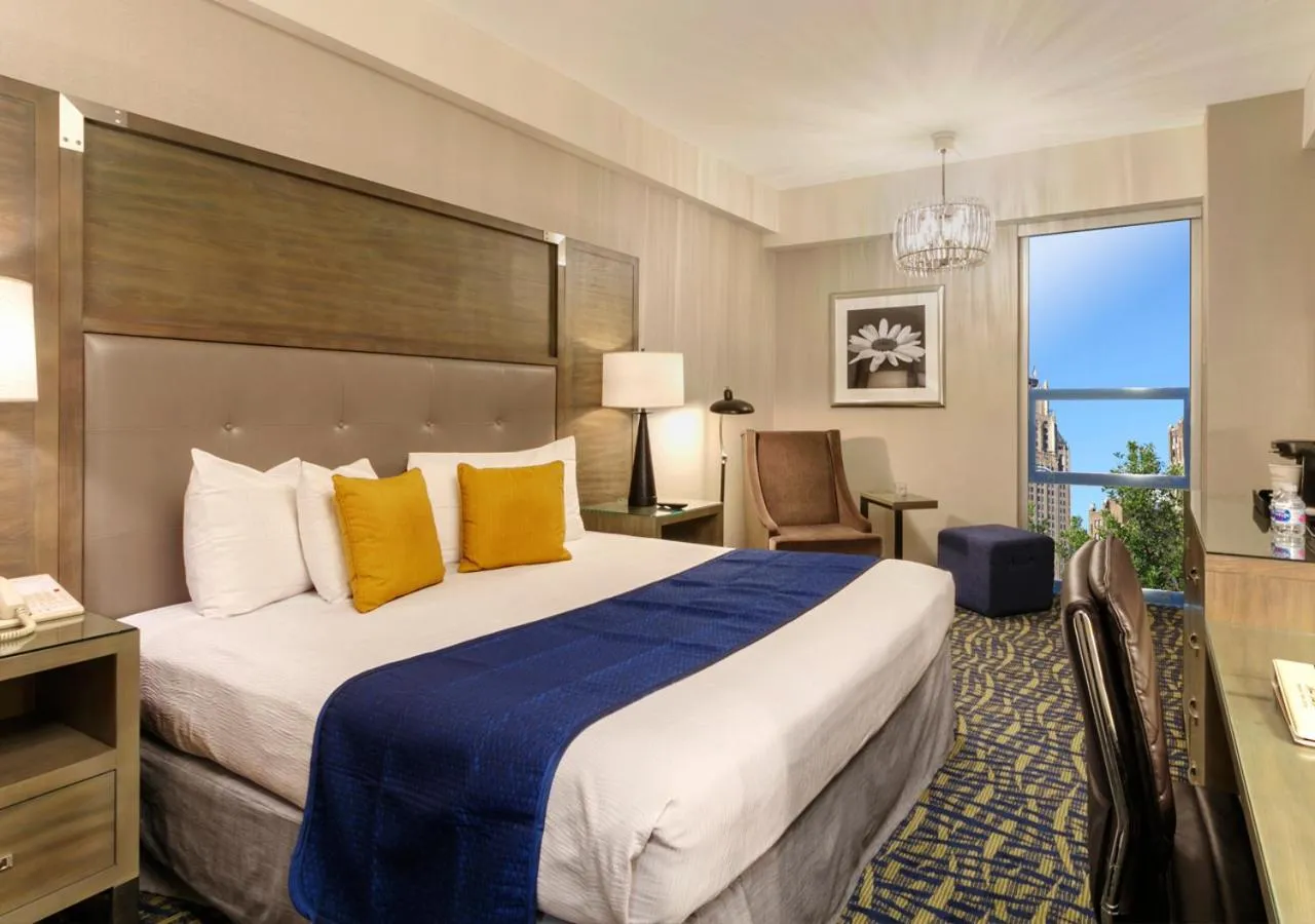 Photo of the whole room, Bed in Robert Treat Hotel