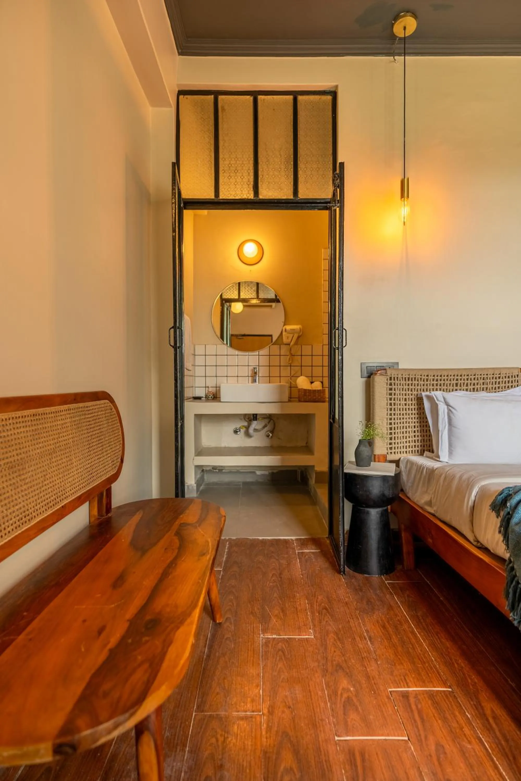 Living room, Bed in Minimalist One Hauz Khas Village