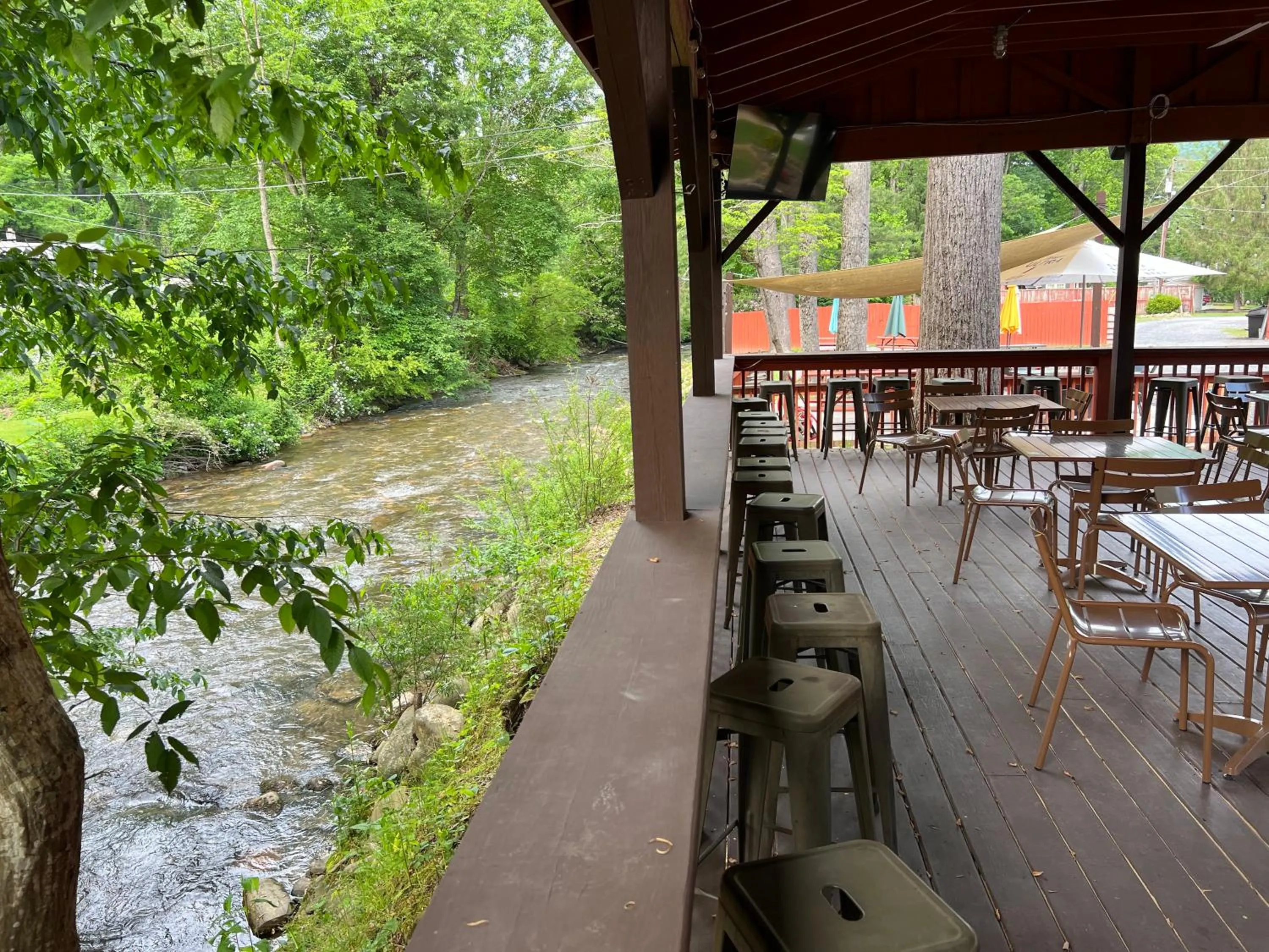Smoky Falls Lodge