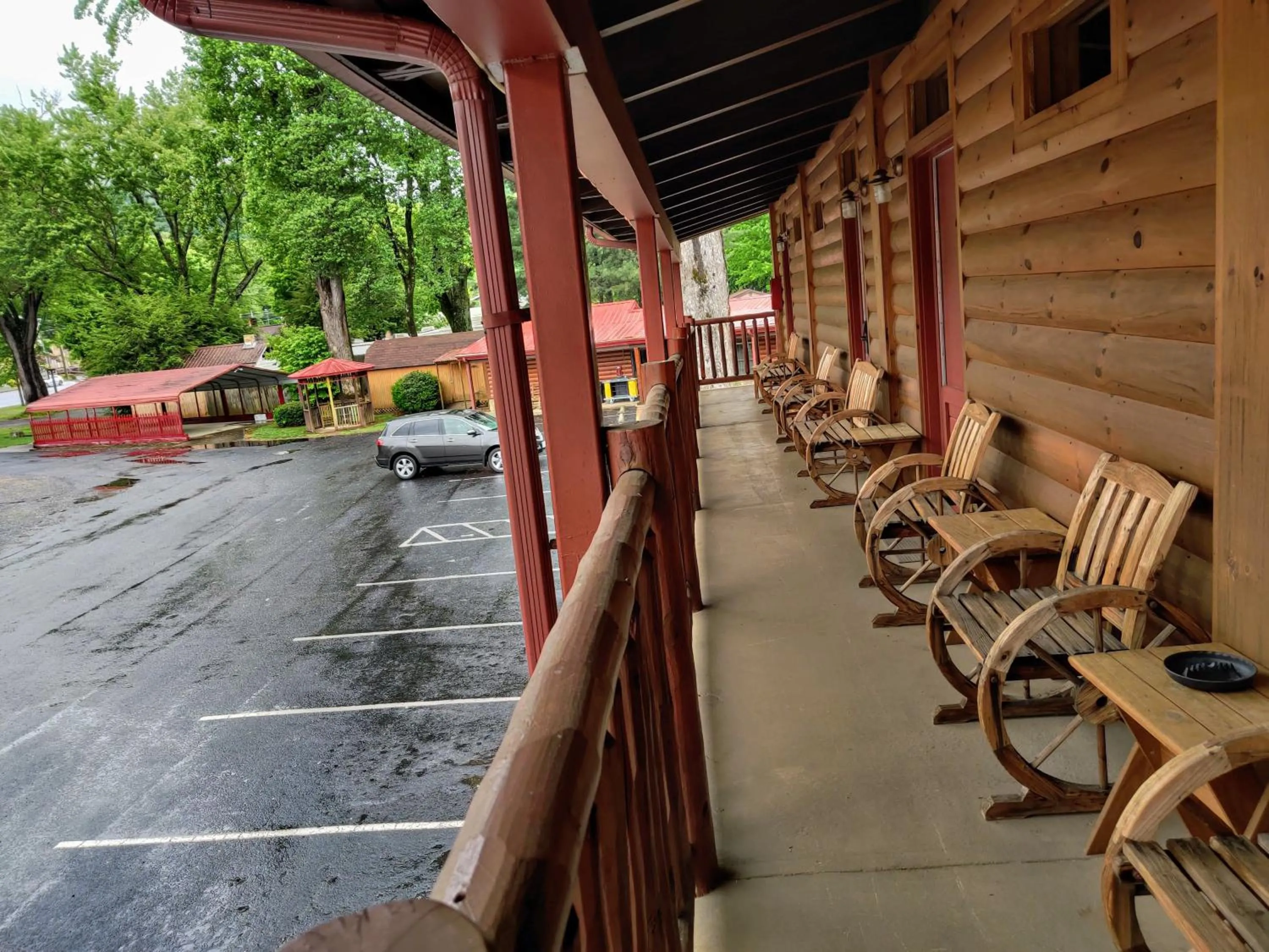 Balcony/Terrace in Smoky Falls Lodge