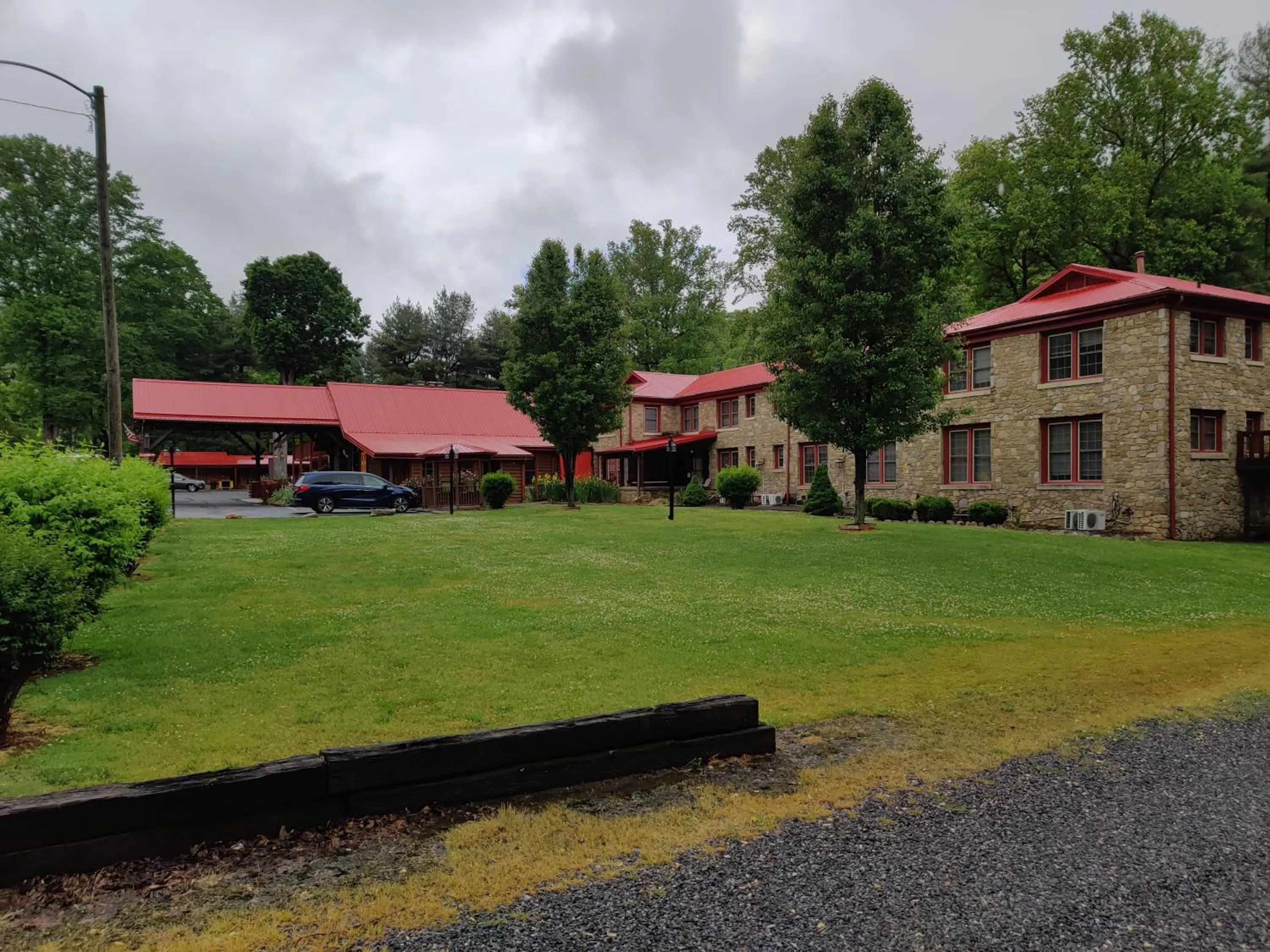 Smoky Falls Lodge