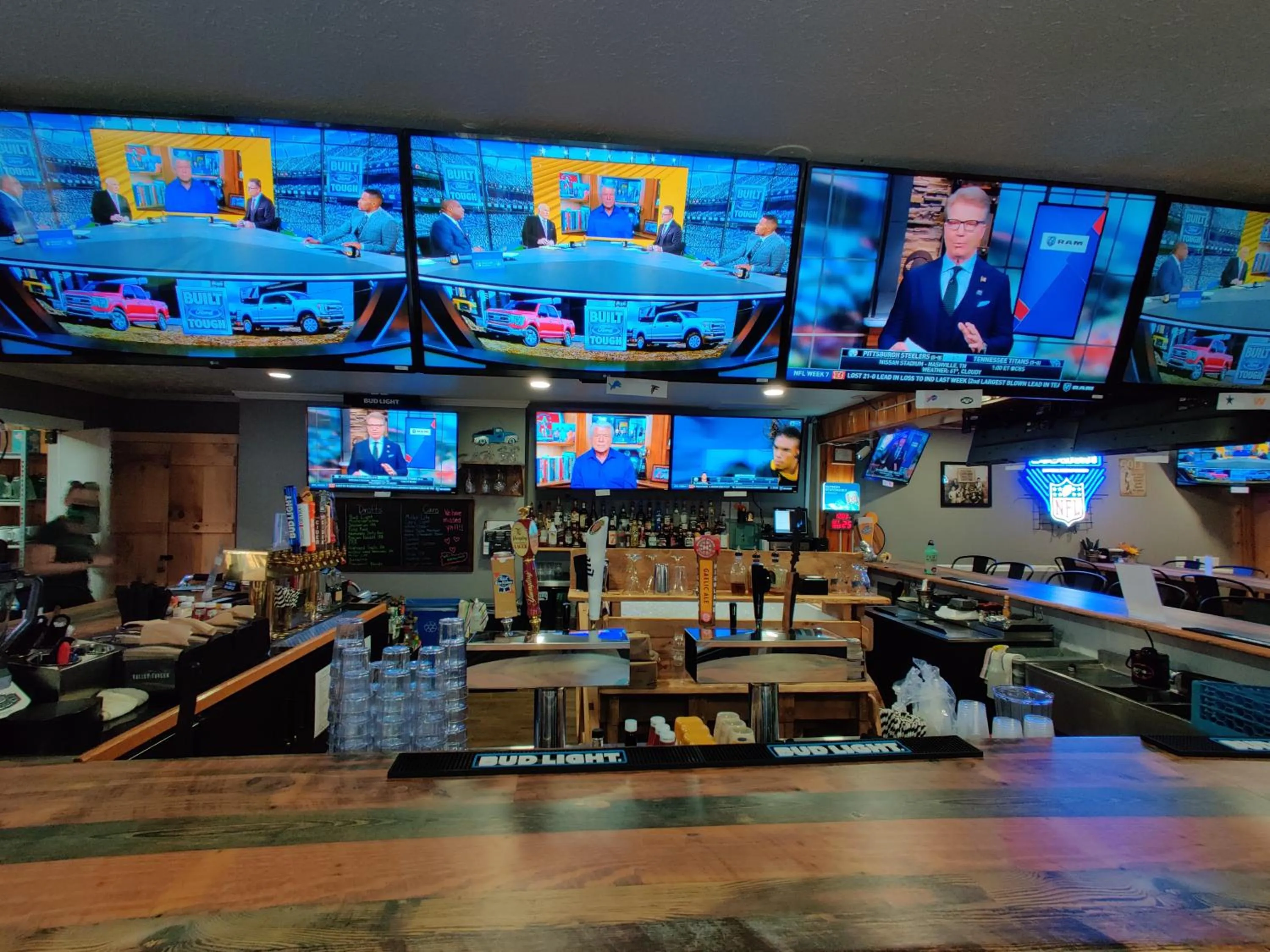 Restaurant/places to eat in Smoky Falls Lodge