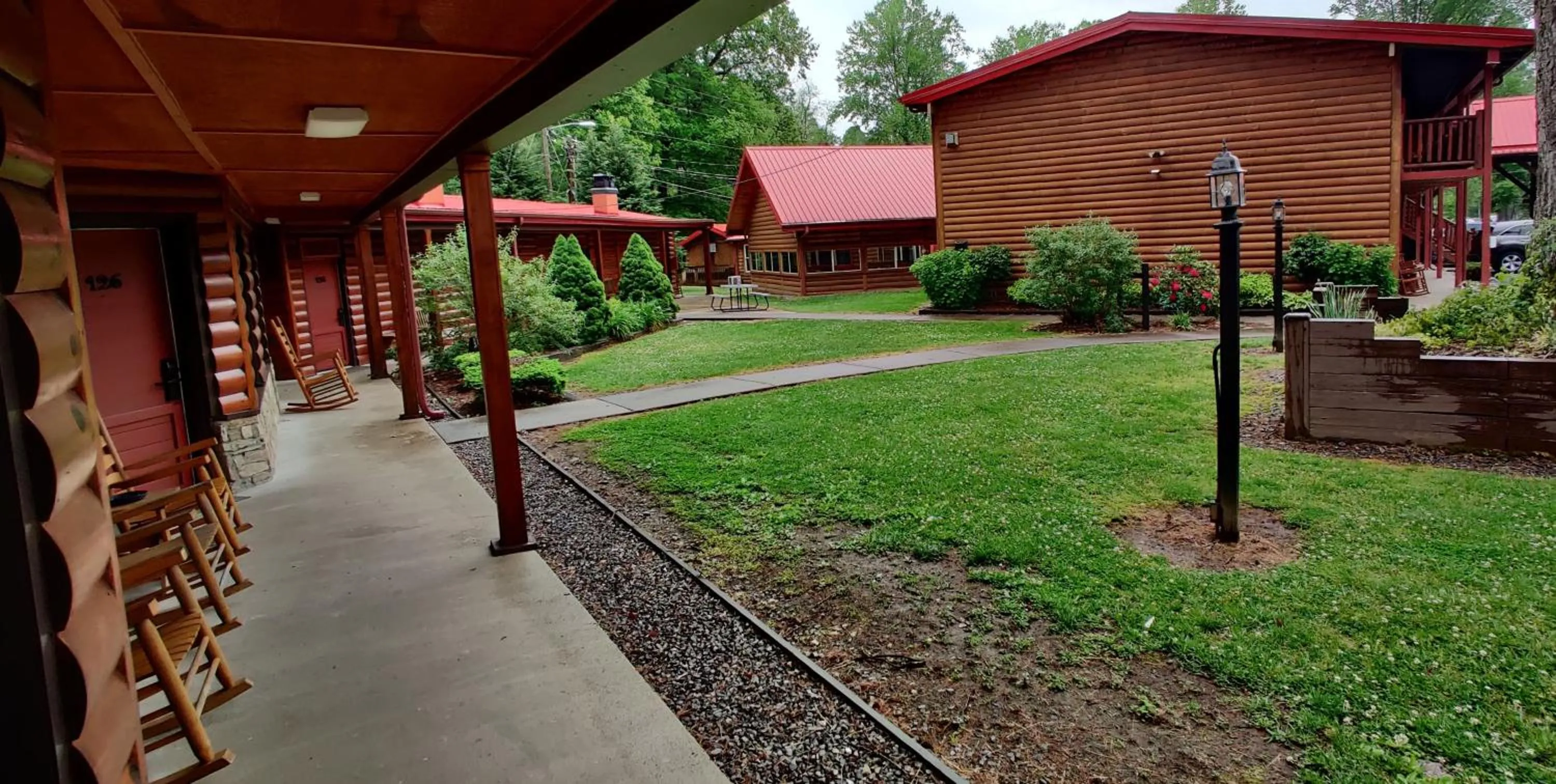 Smoky Falls Lodge