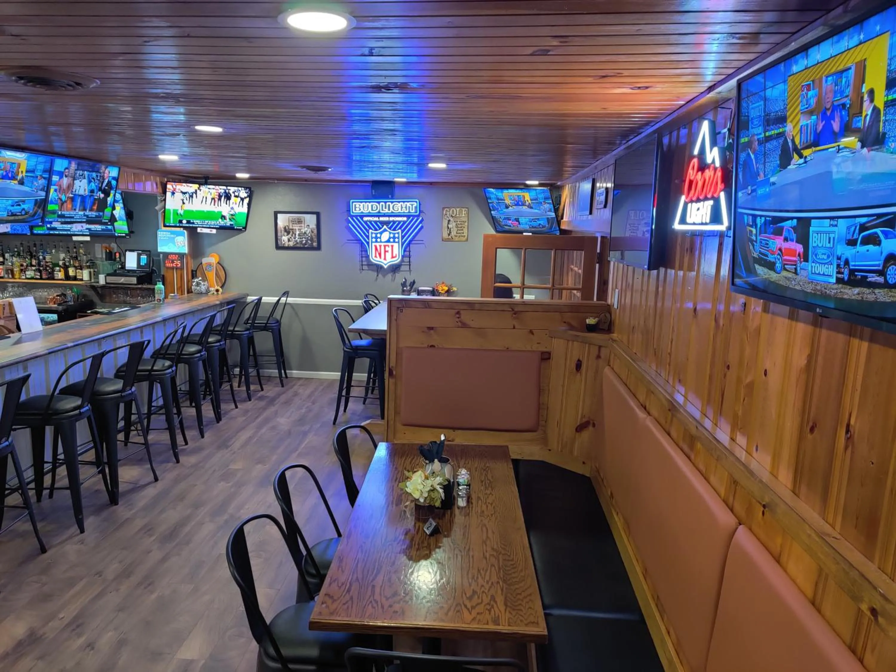 Restaurant/places to eat in Smoky Falls Lodge