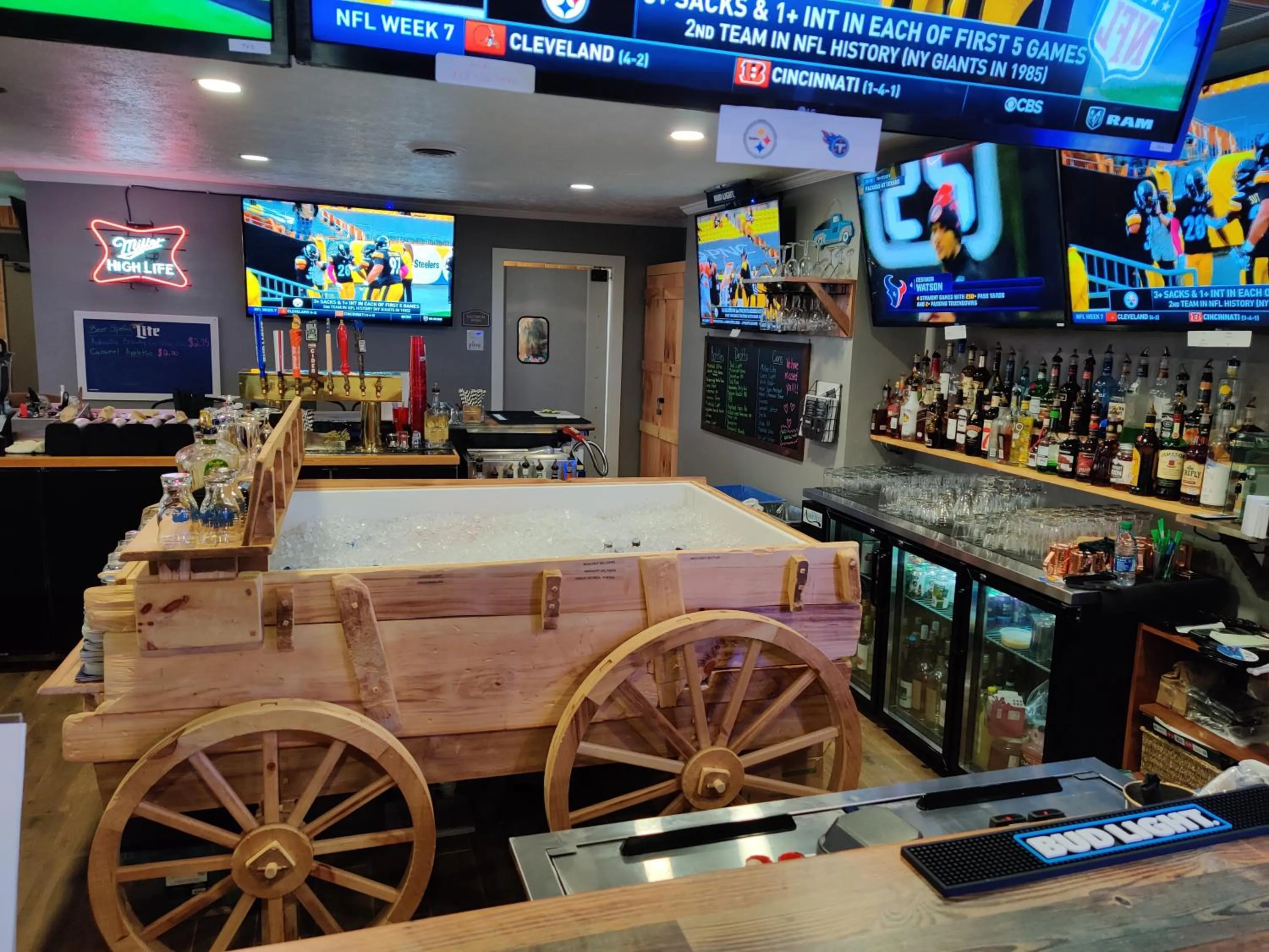 Restaurant/places to eat in Smoky Falls Lodge