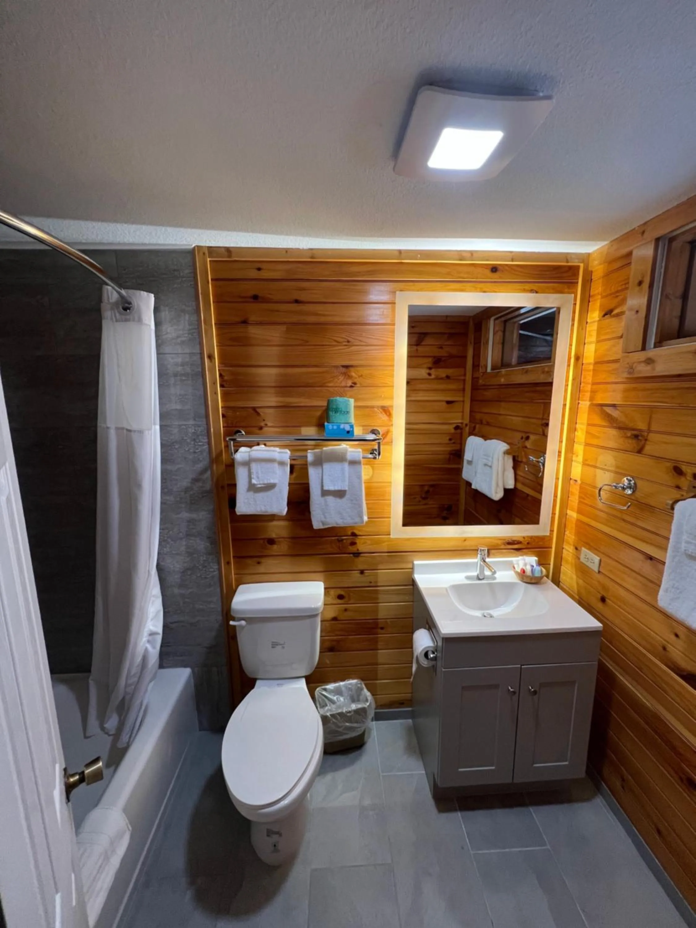 Smoky Falls Lodge