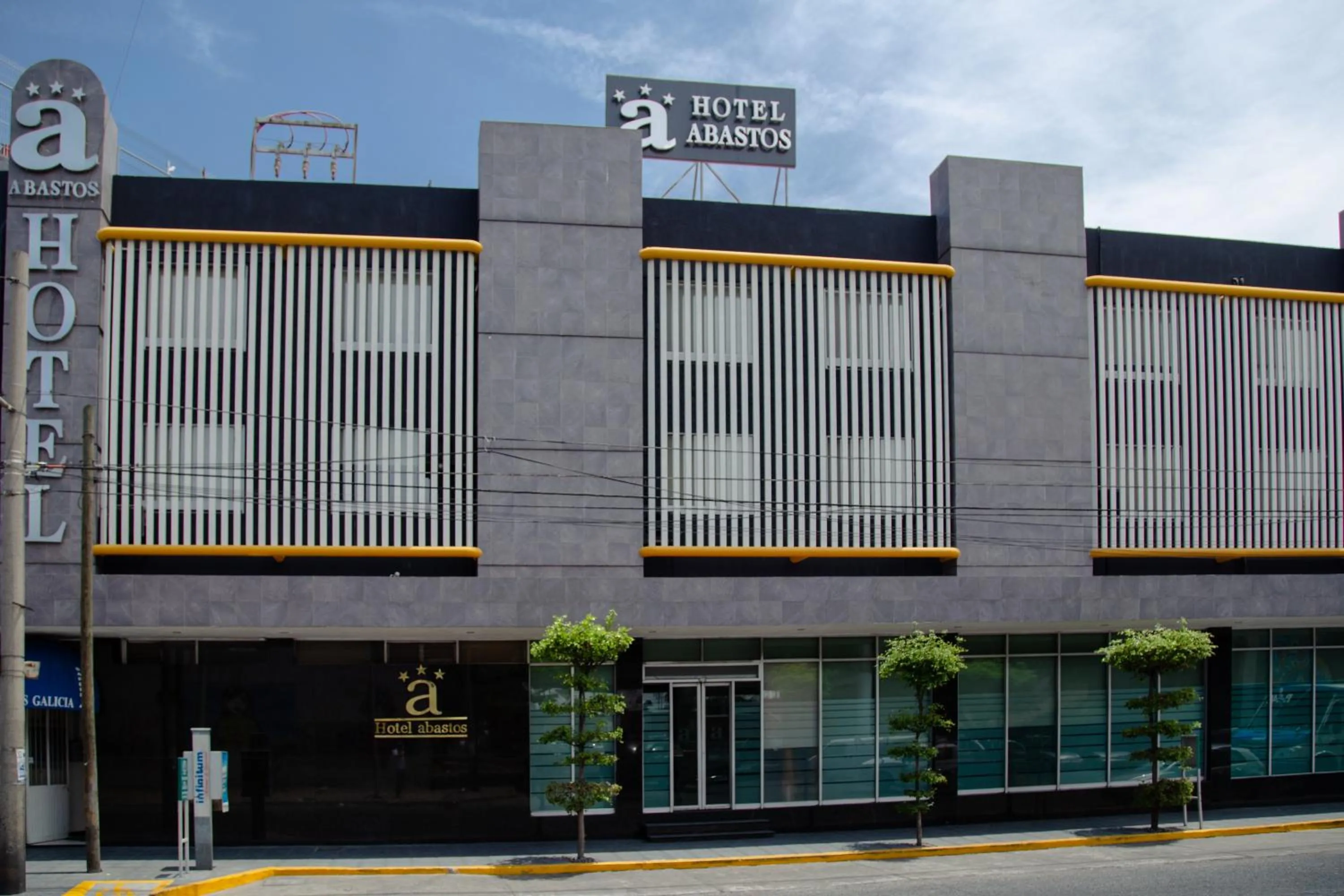 Property building in Hotel Expo Abastos