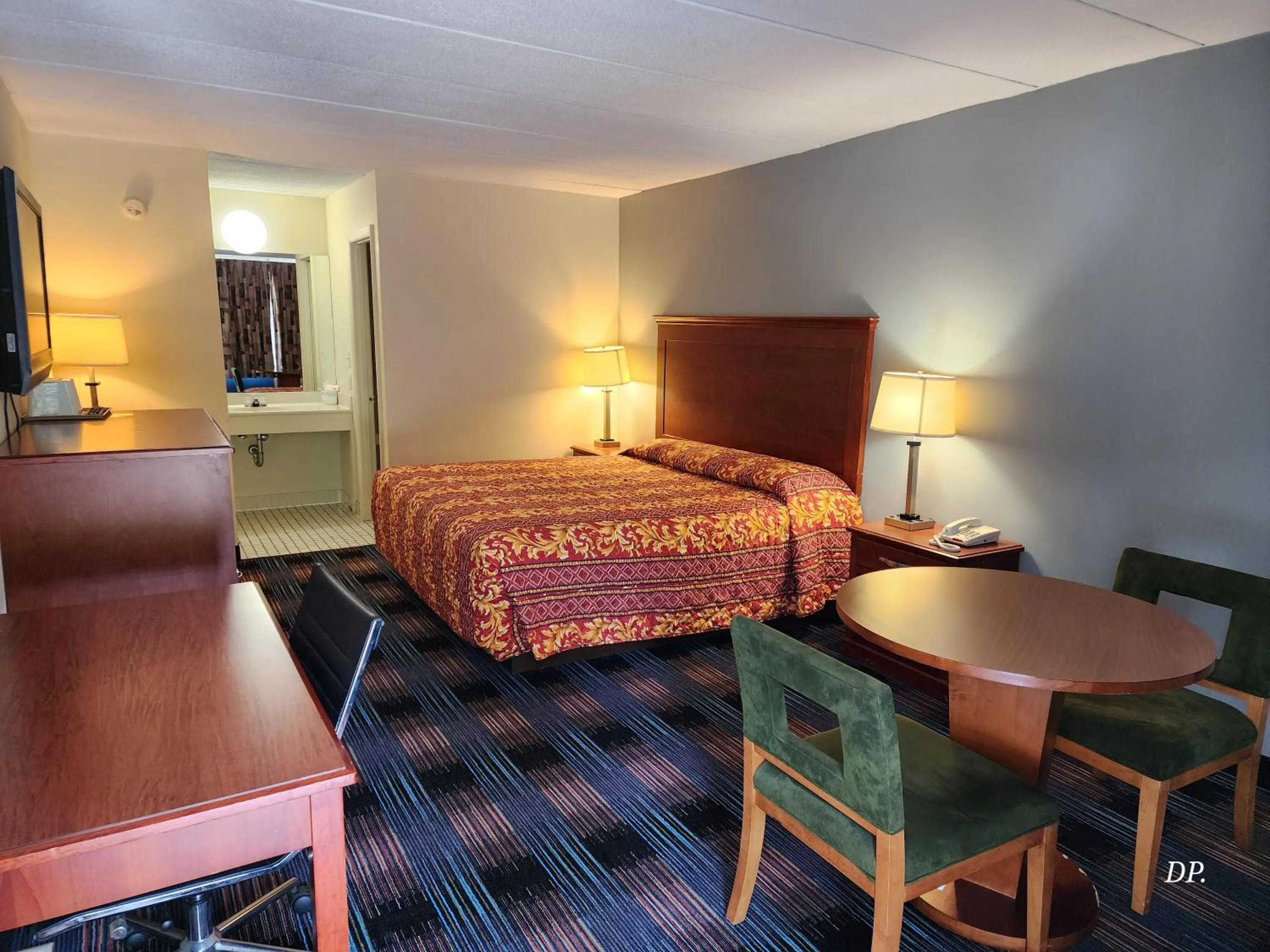 Standard King Room in Royal Inn Motel-Charlottesville