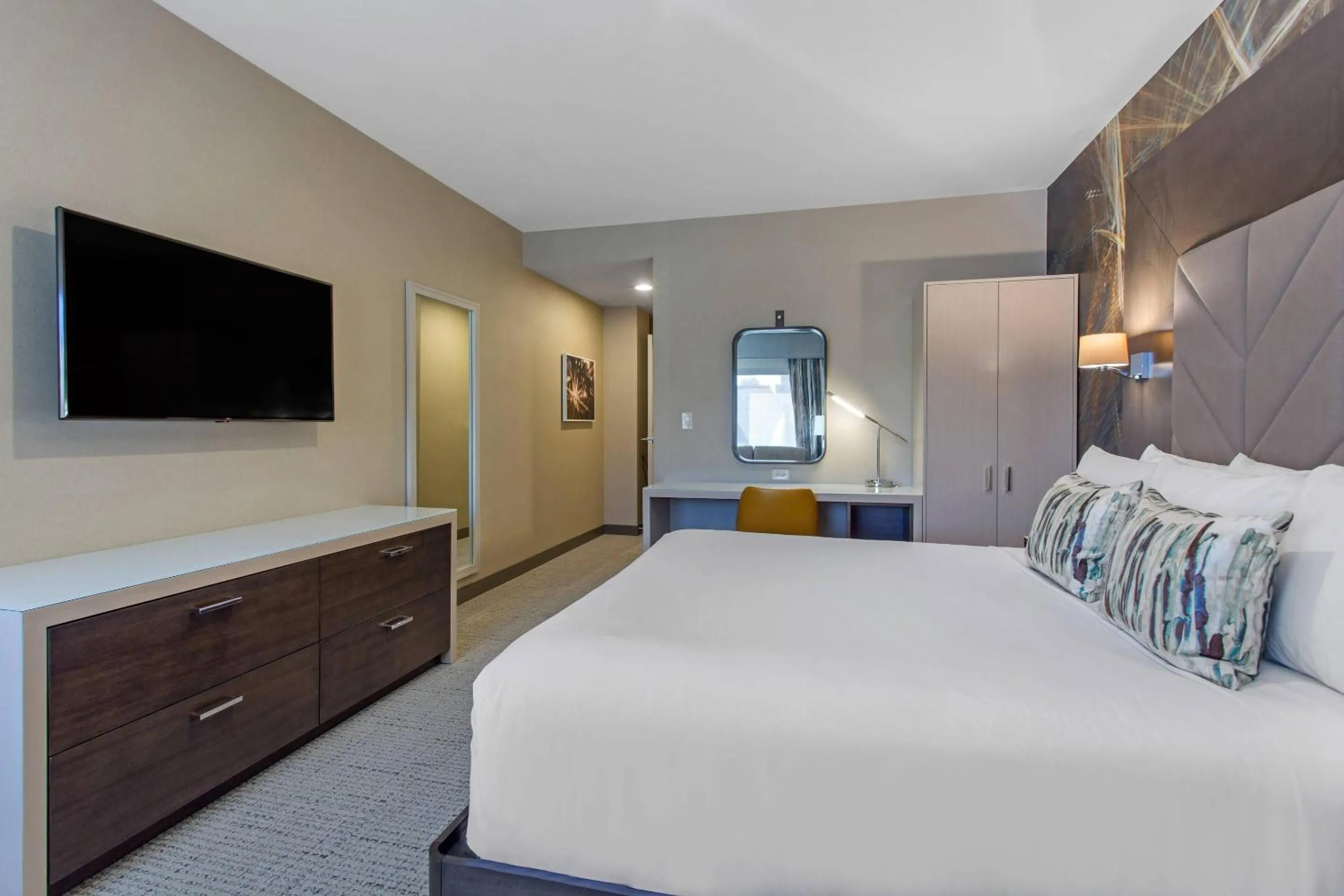 Bedroom, Bed in Cambria Hotel Philadelphia Downtown - Center City